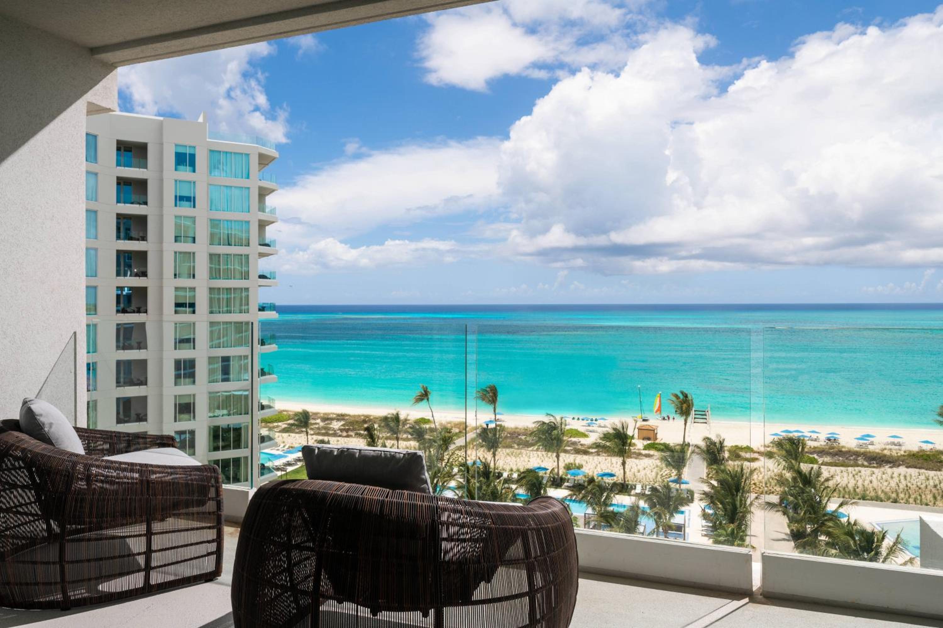 Junior Suite with 1 King, Oceanfront, Balcony - Photo 2
