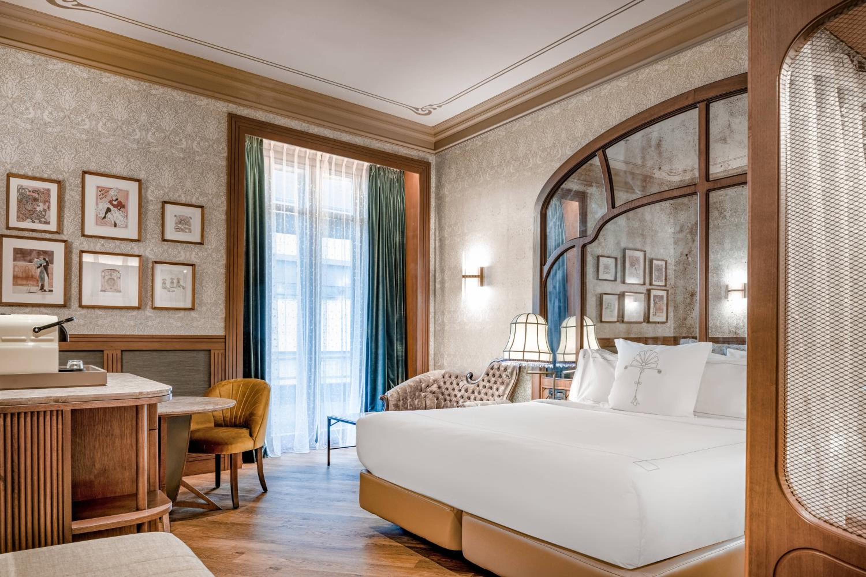 Standard, Guest room, 1 King, City view