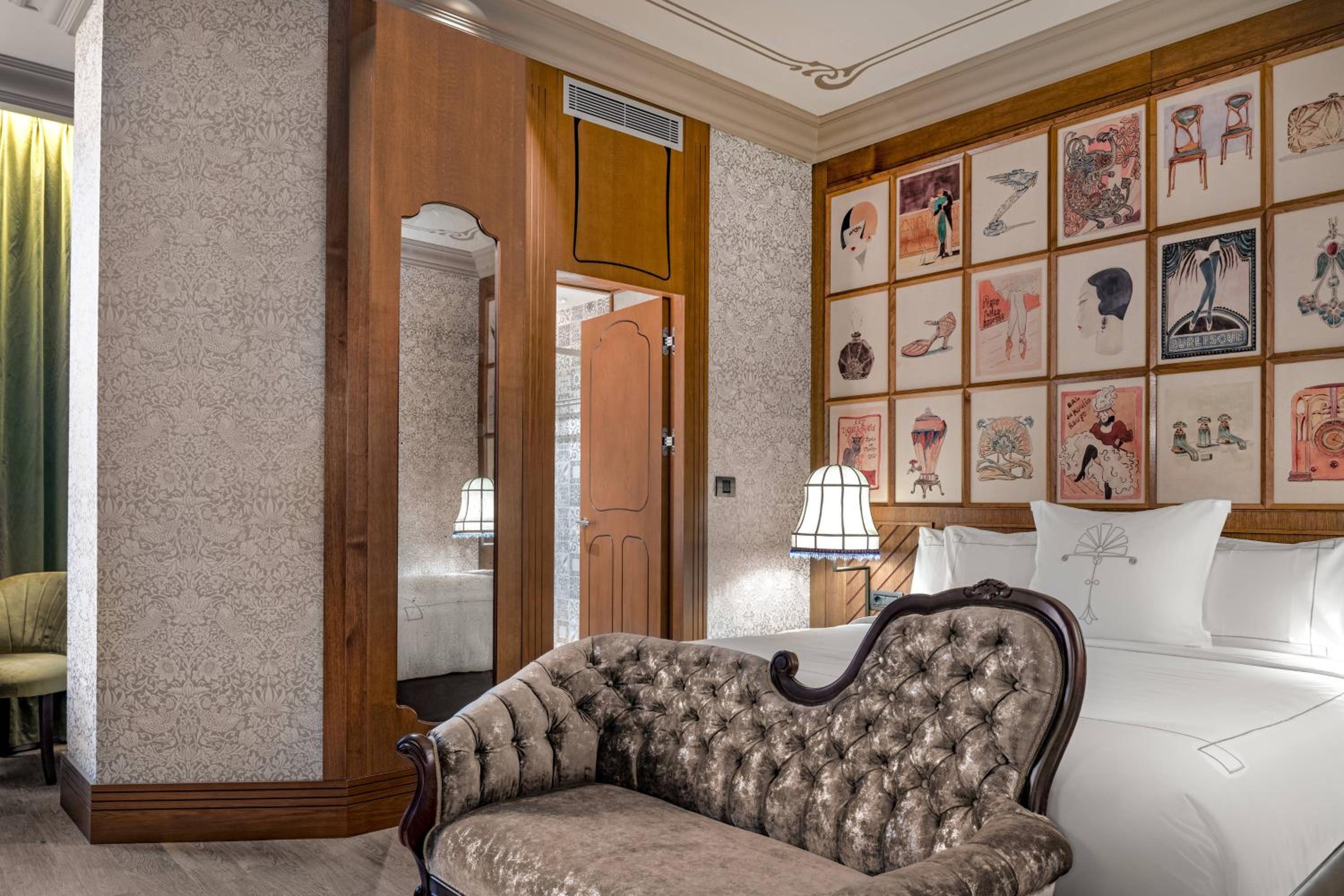 Standard Interior, Guest room, 1 King, Courtyard view