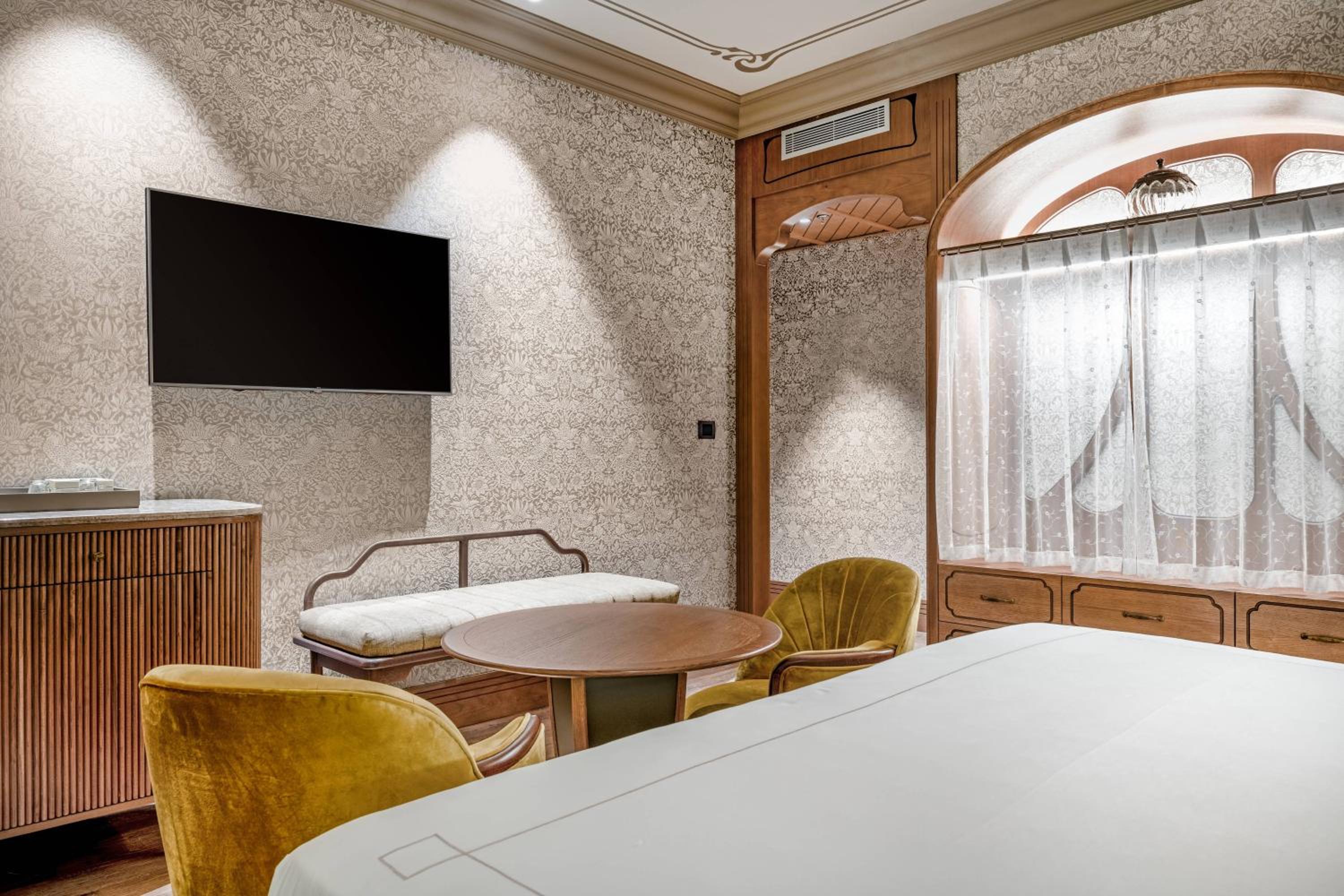 Superior, Guest room, 1 King, City view