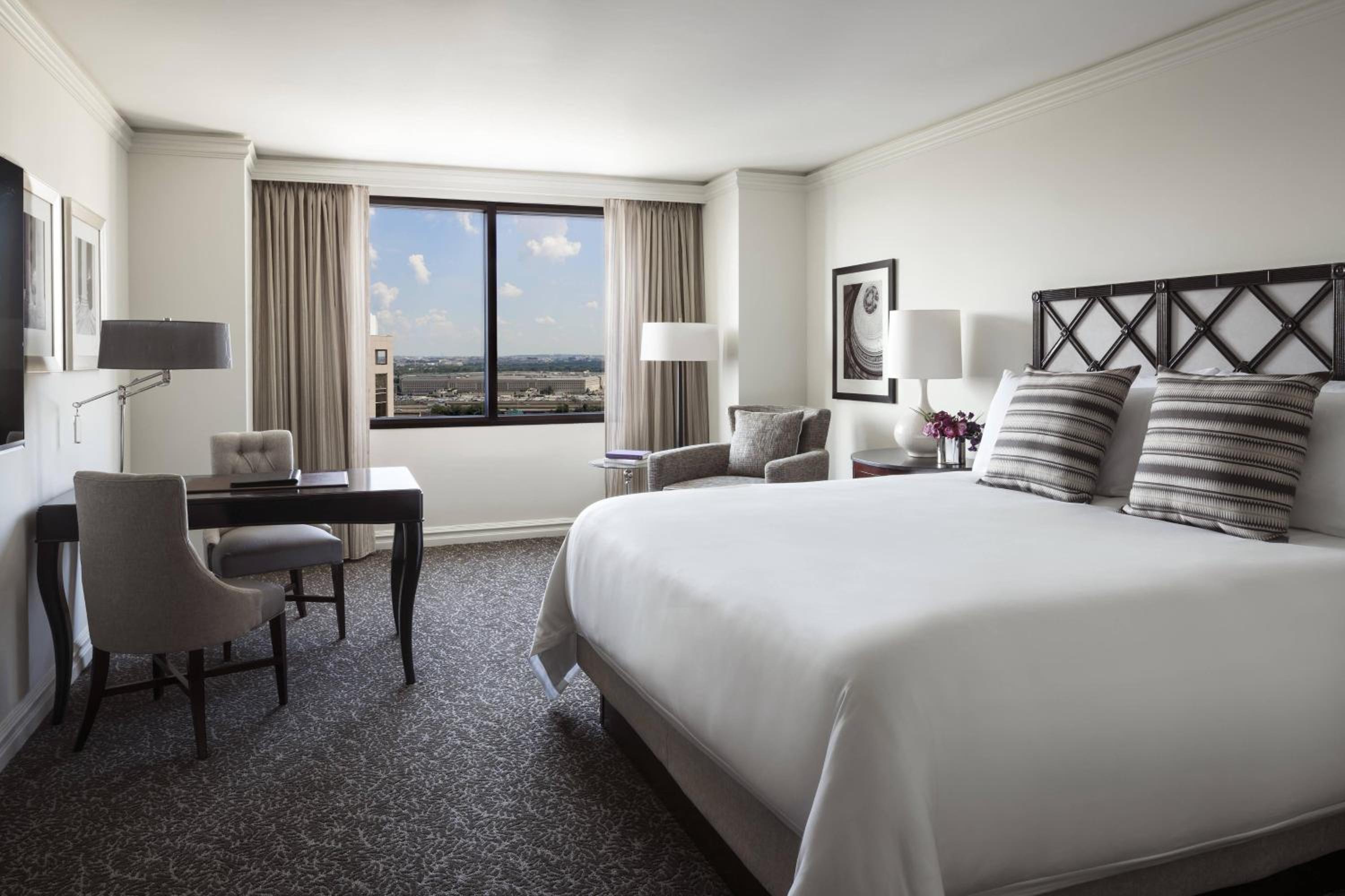 Premier King Room with Historical View