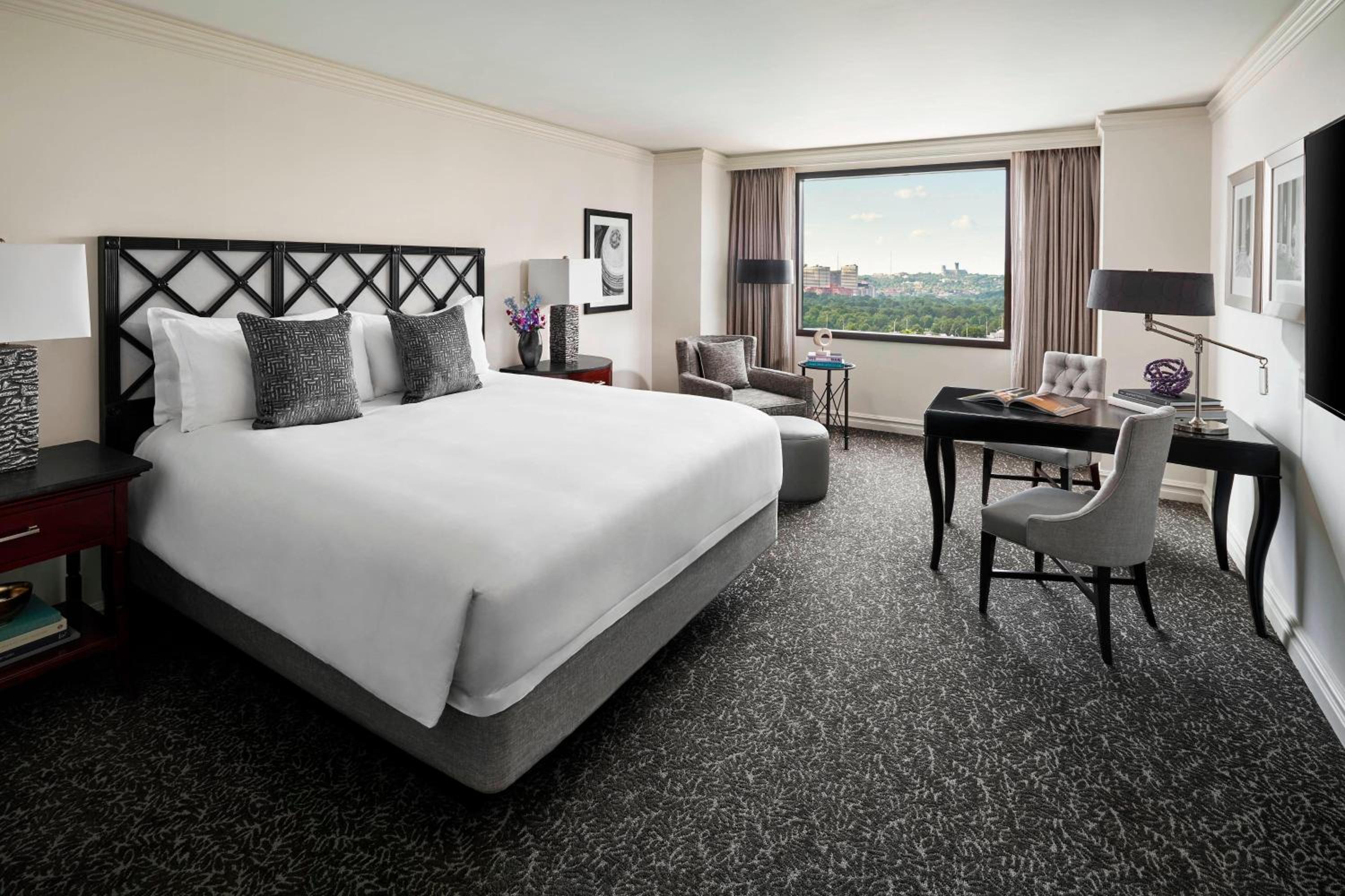 Club Level King Room - Photo 1