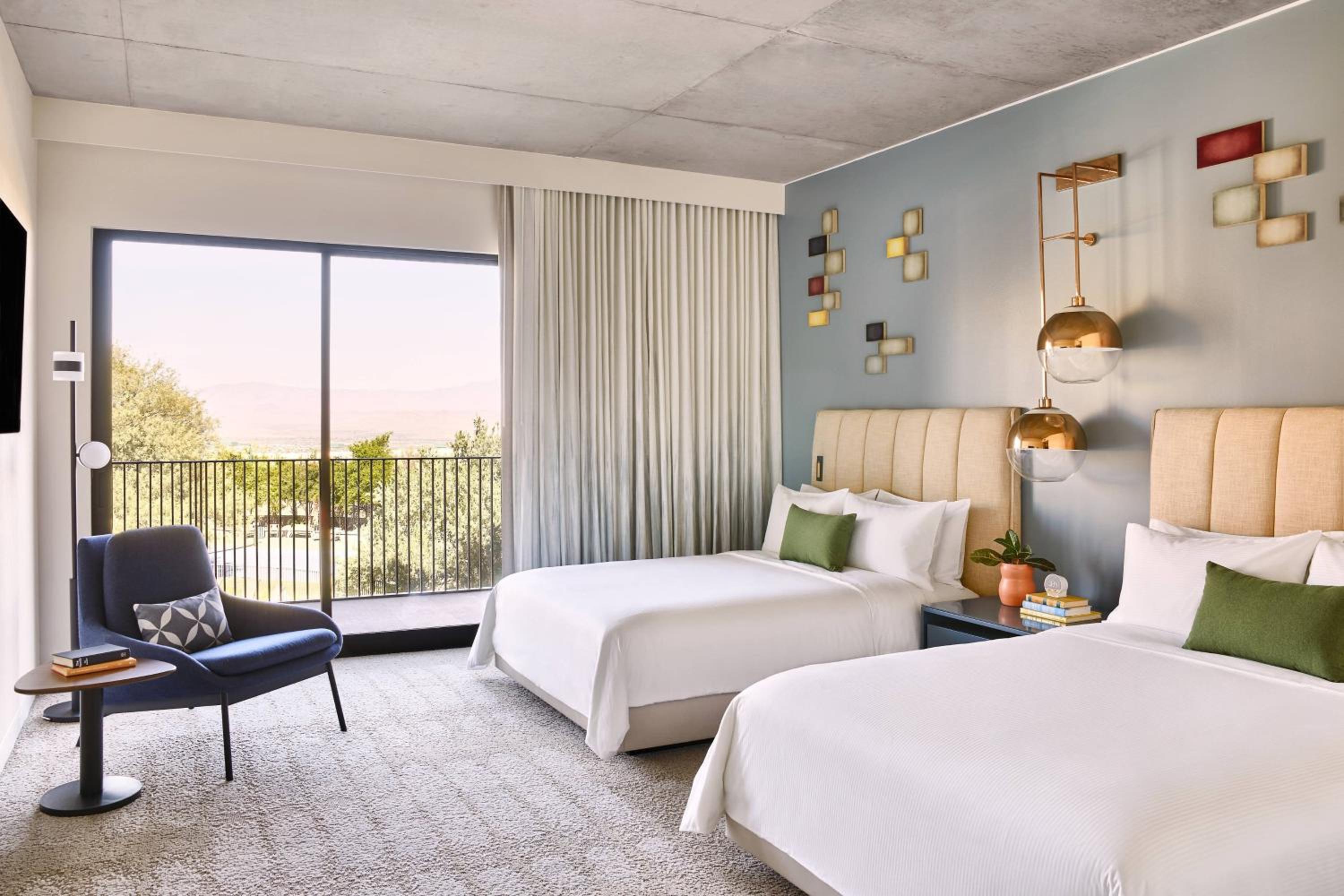 Mountain View, Guest room, 2 Queen - Photo 1