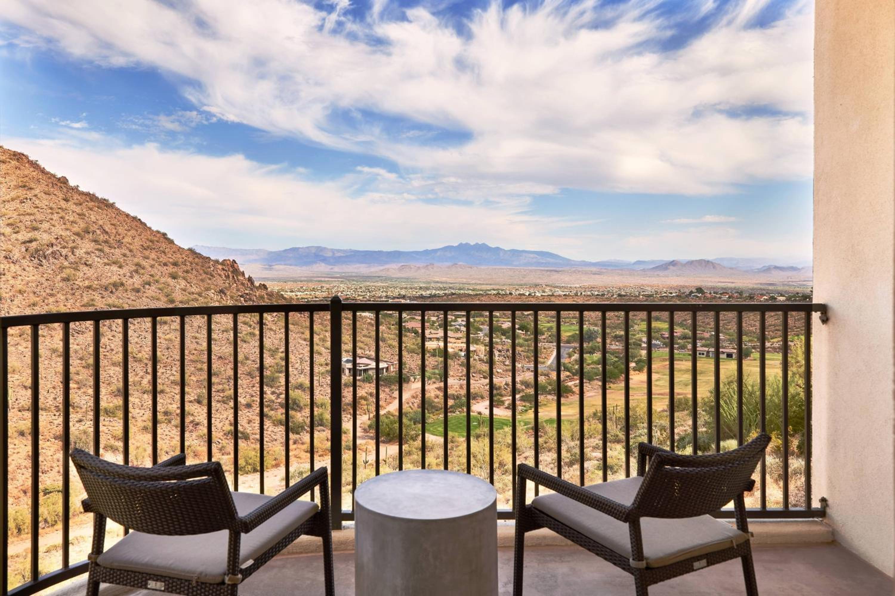 Cliffside, Larger Guest room, 2 Queen, Fireplace - Photo 3