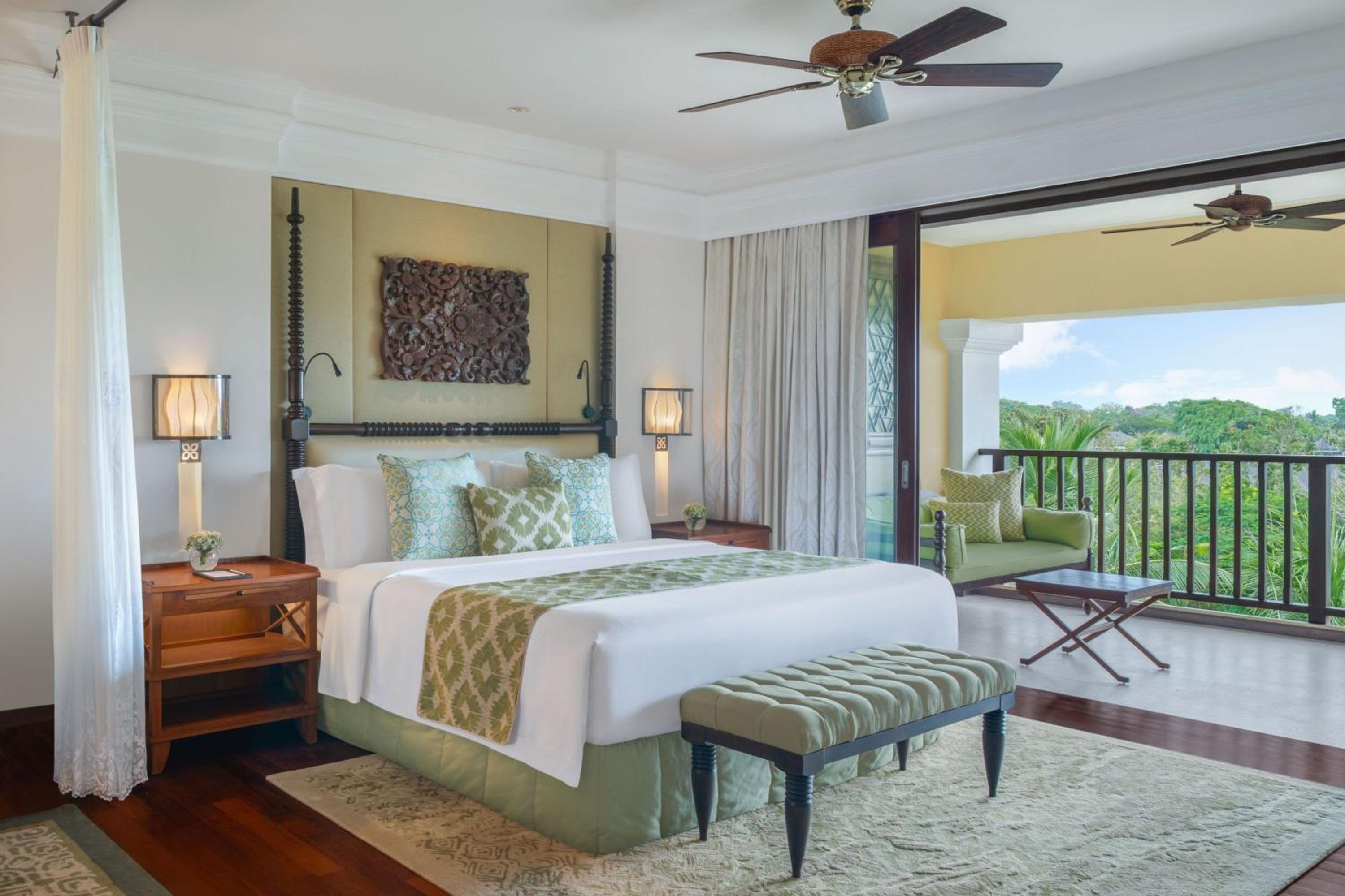 St Regis Suite, 1 Bedroom Suite, 1 King, Balcony - Photo 4