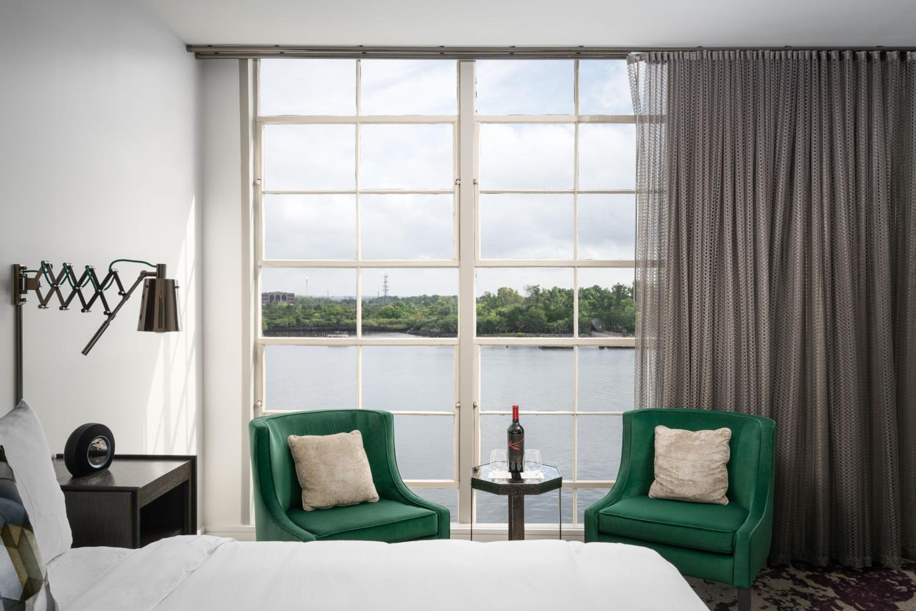Deluxe King Room with River View - Hearing Accessible