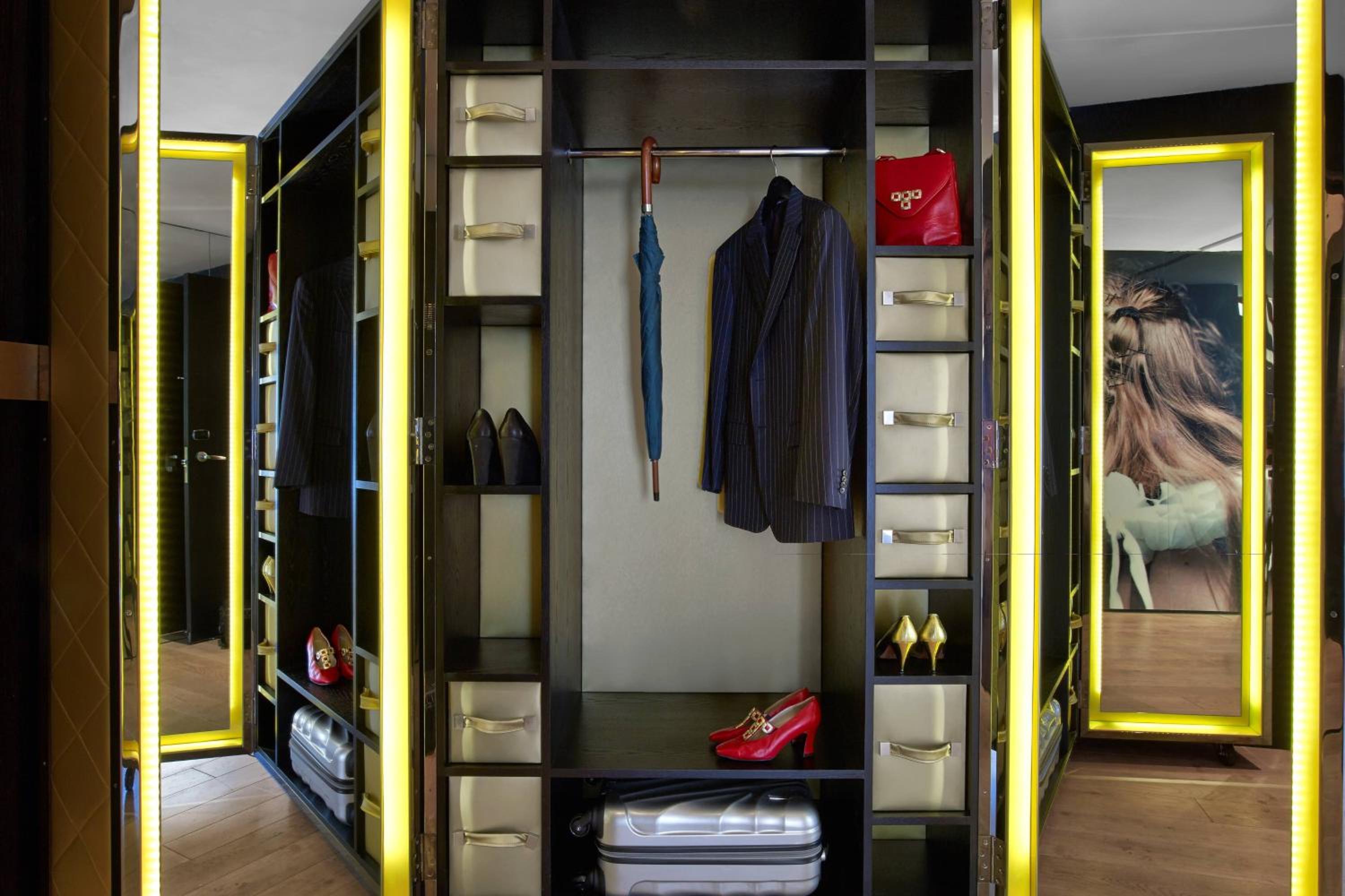 Extreme WOW Suite, 1 Bedroom Larger Suite, 1 King