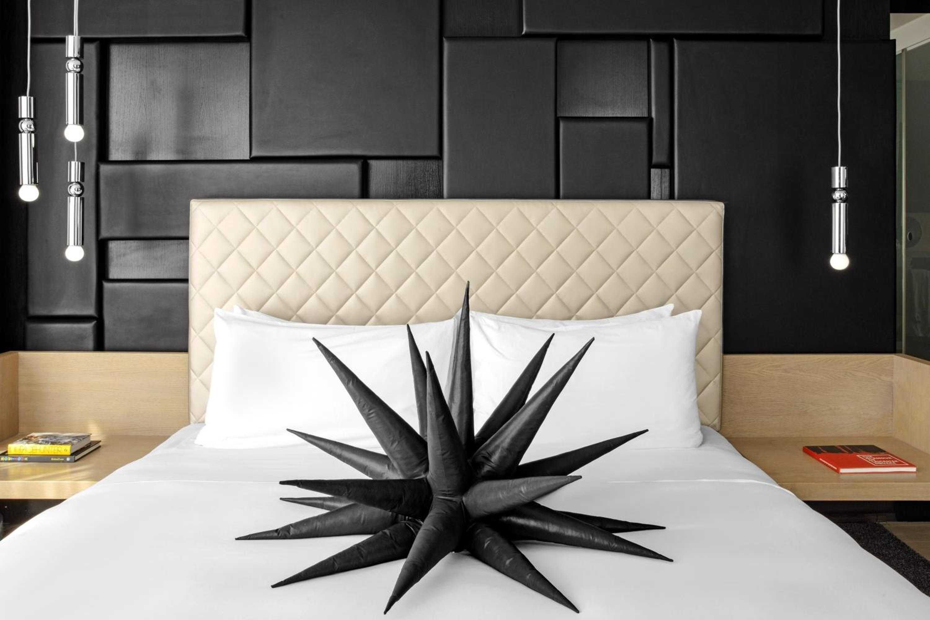 Supreme WOW, Suite, 1 King