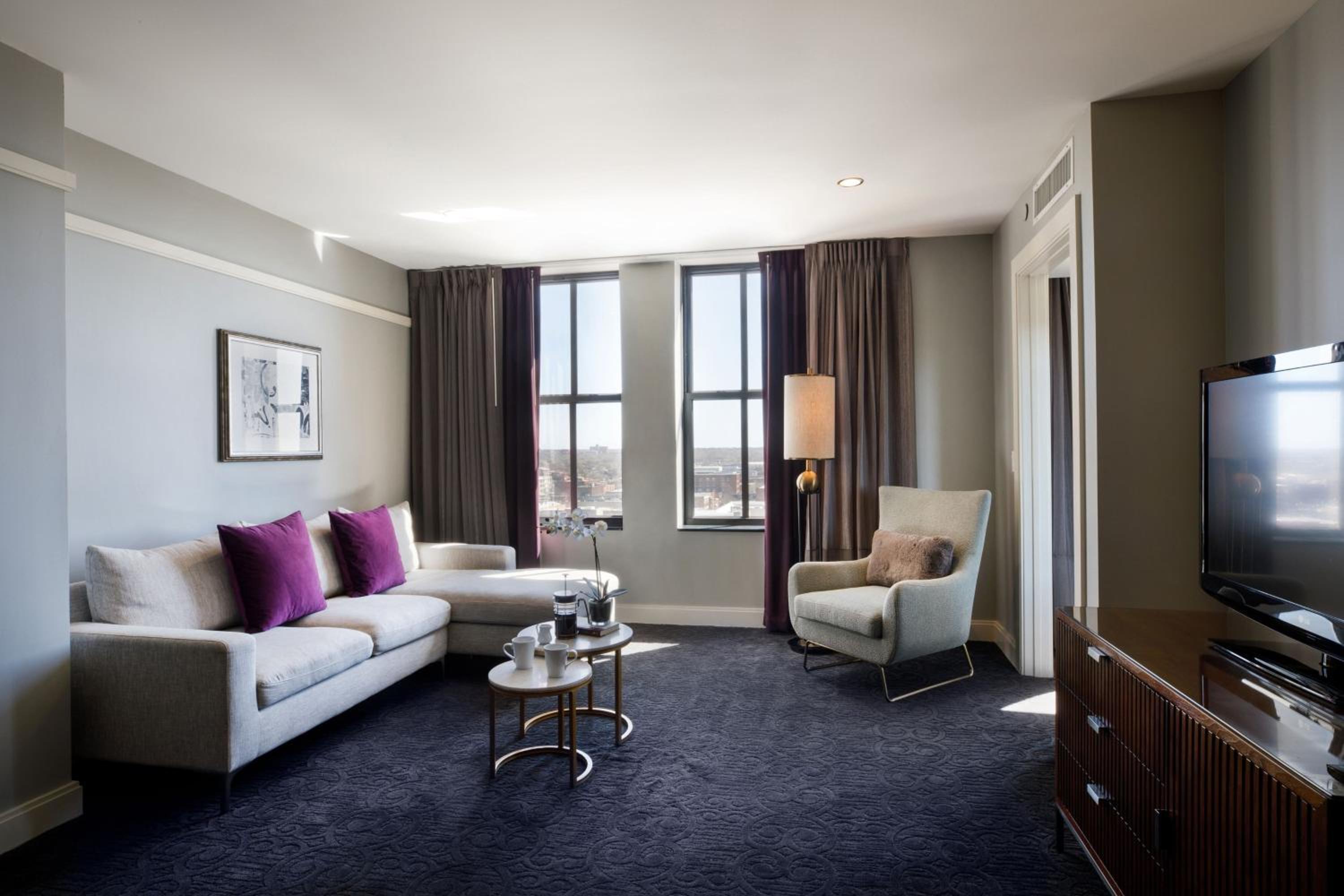 Ambassador Suite with City View