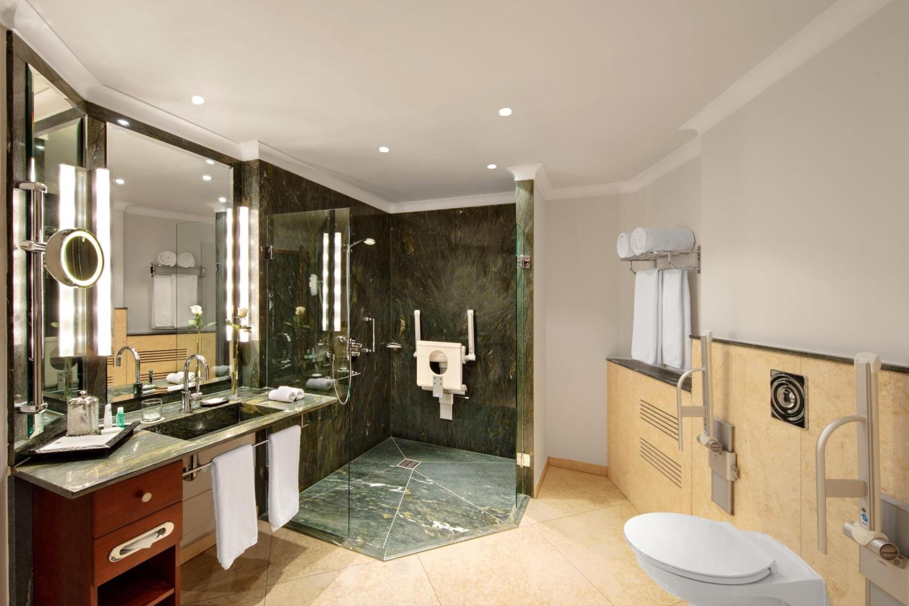 Deluxe Twin Room with Garden Access