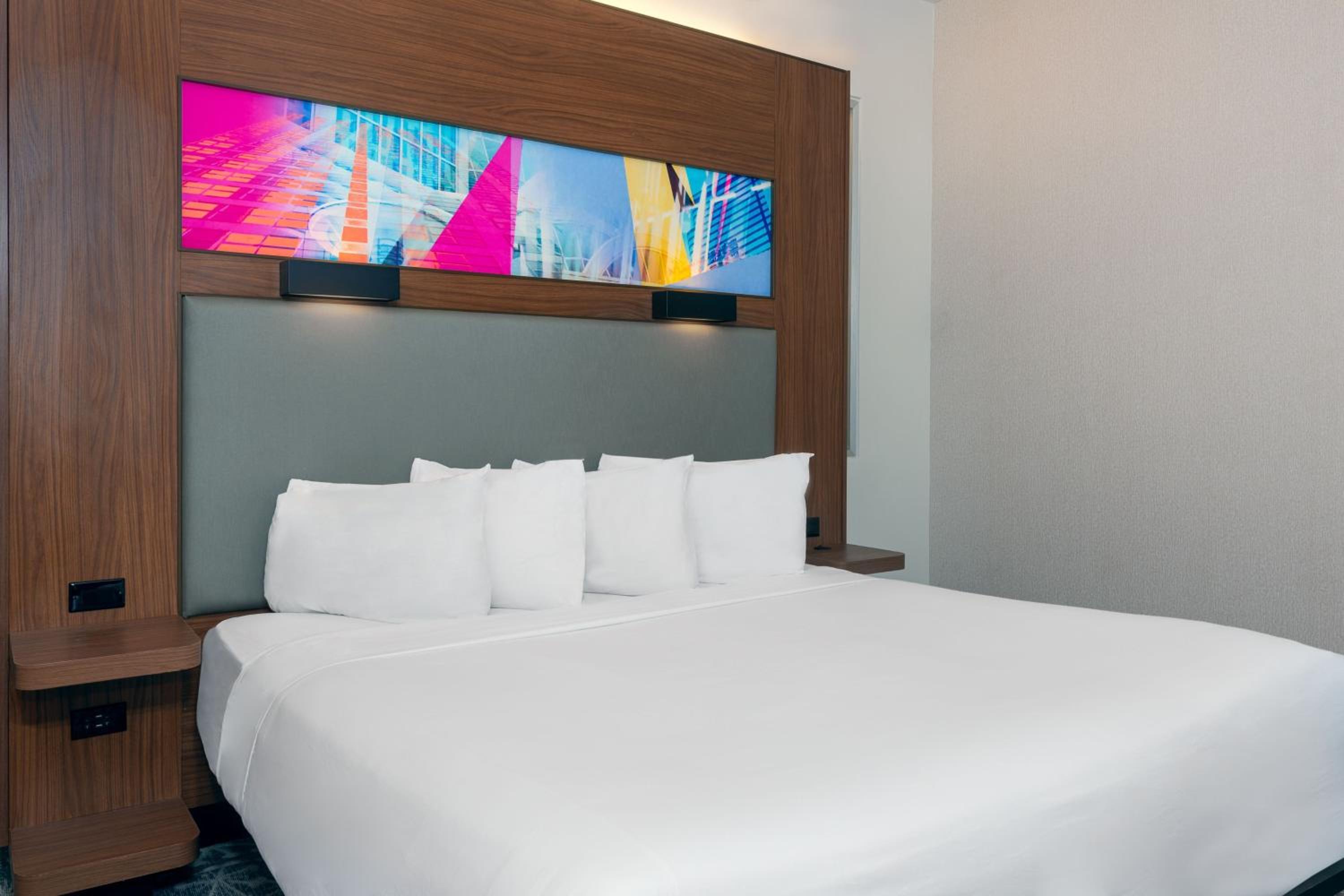 Aloft, Guest room, 1 King thumbnail 6