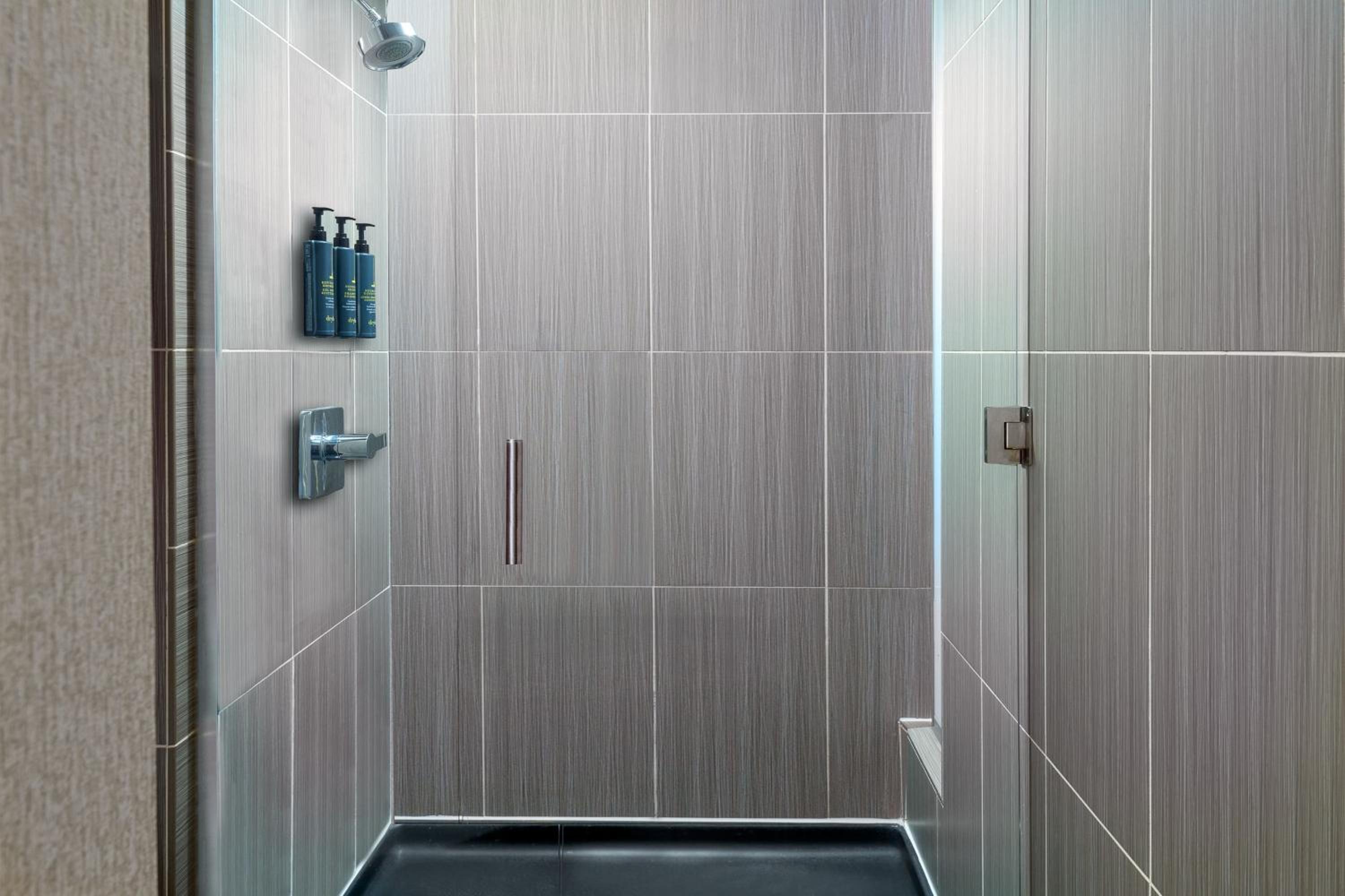 Aloft, Guest room, 1 King
