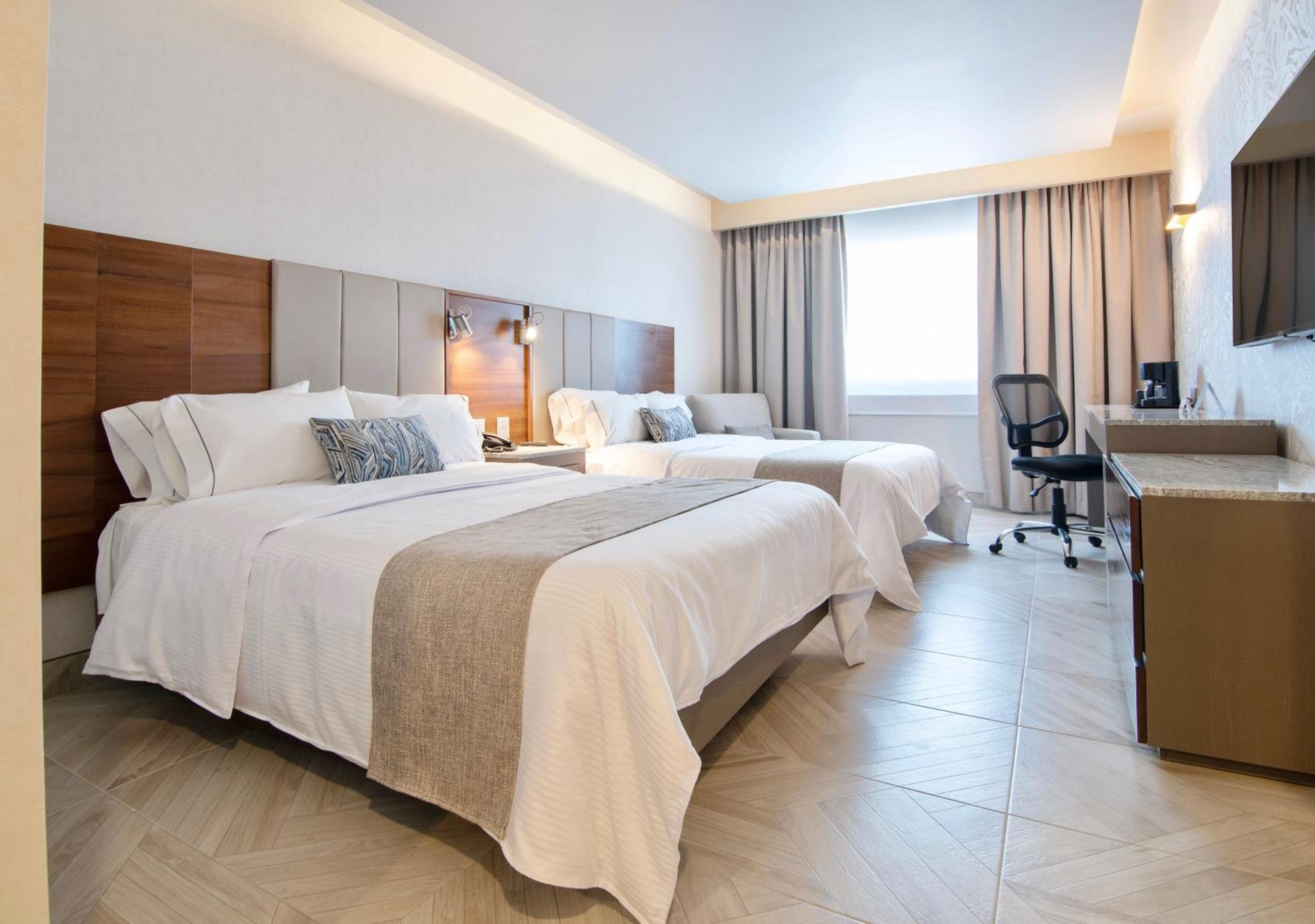 Double Room with Two Double Beds - Photo 10