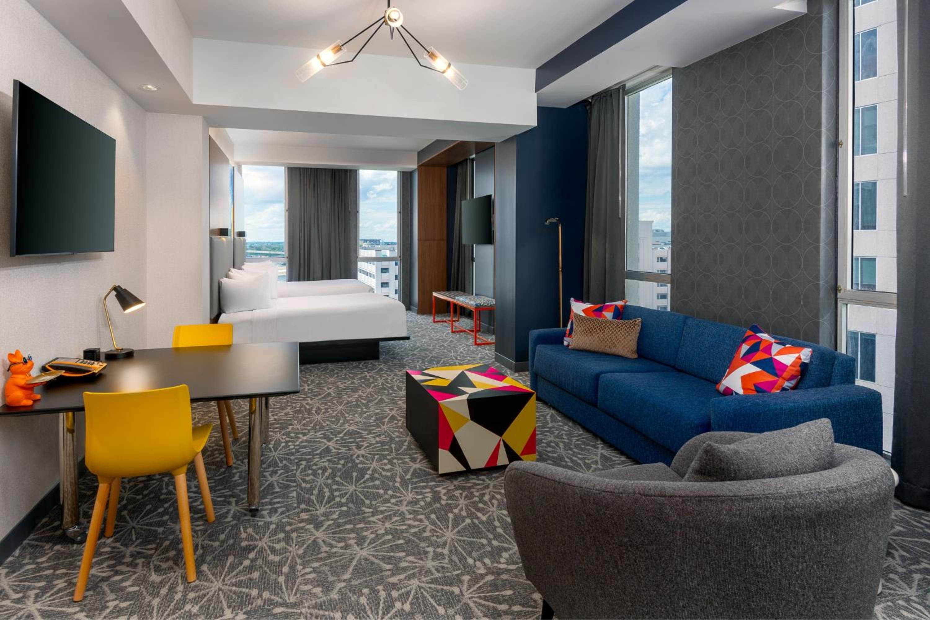 Suite, 2 Queen Beds, Corner room