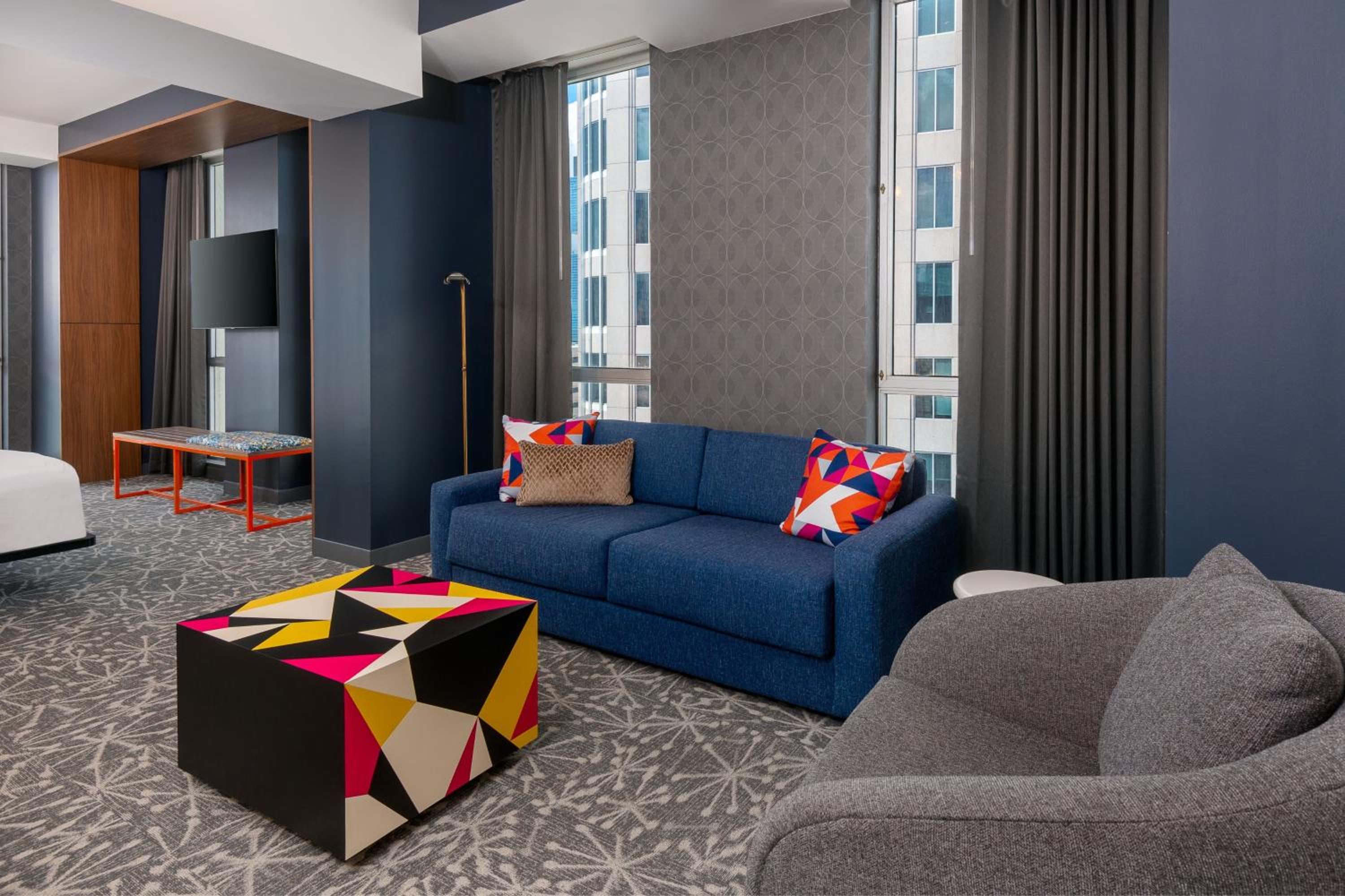 Suite, 2 Queen Beds, Corner room