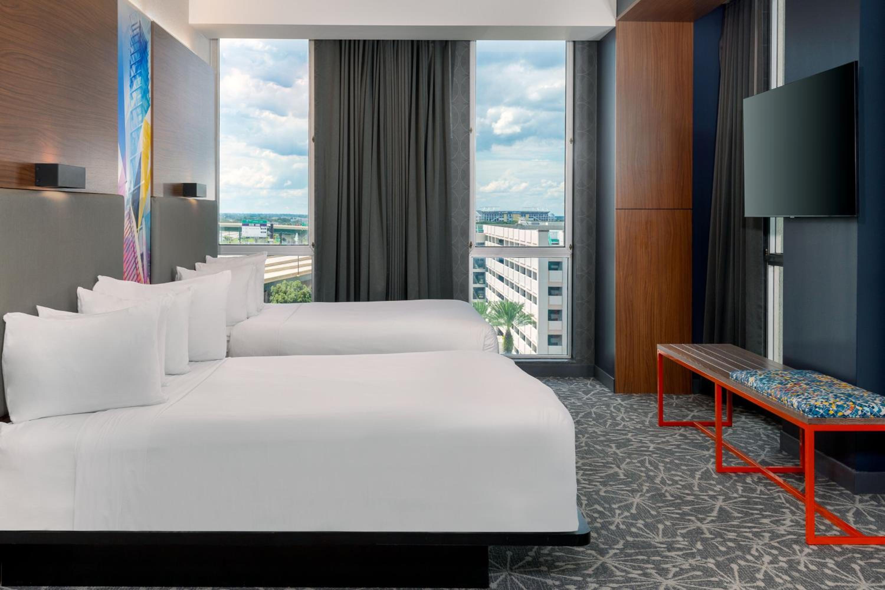 Suite, 2 Queen Beds, Corner room