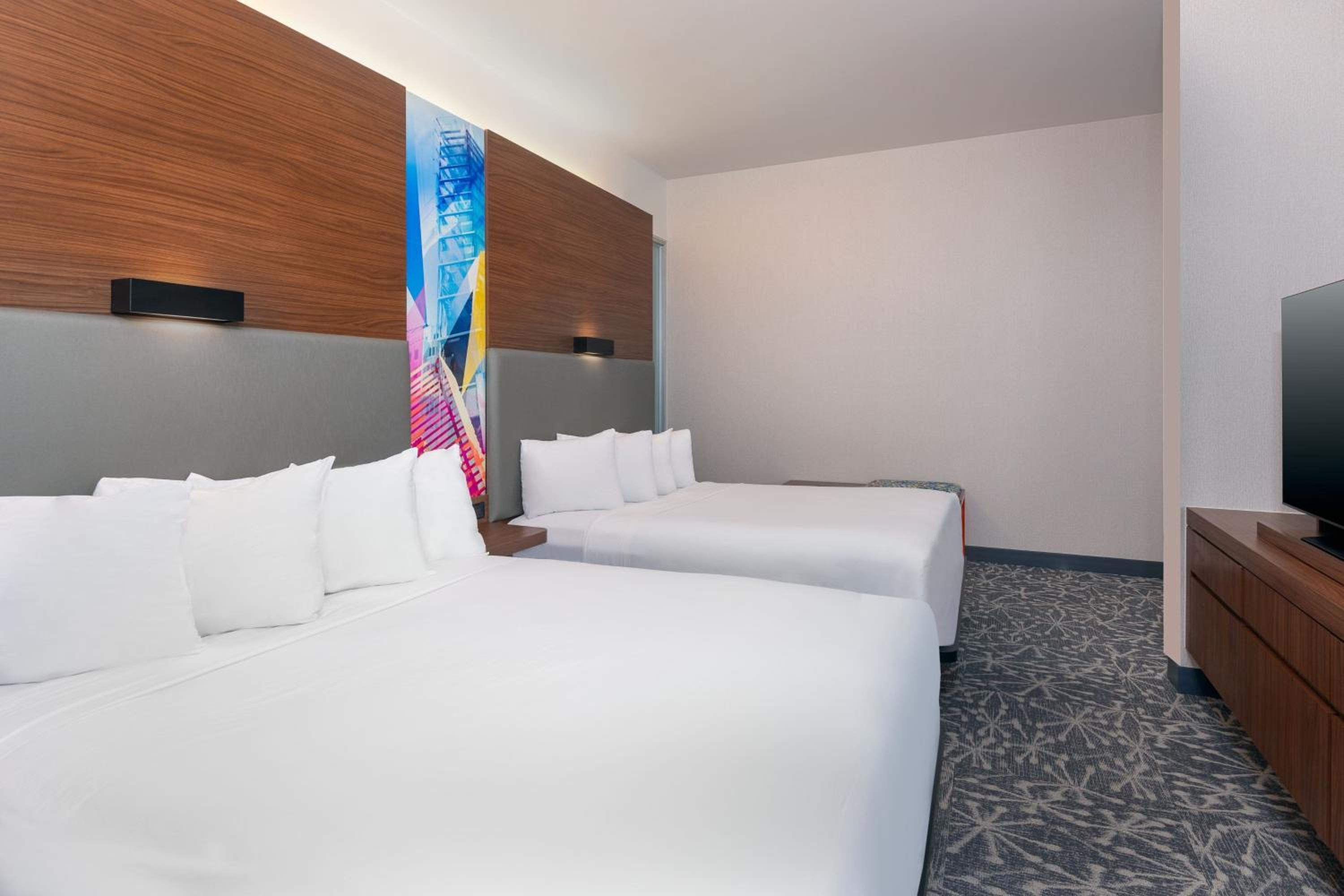 Savvy, Suite, 2 Queen Beds