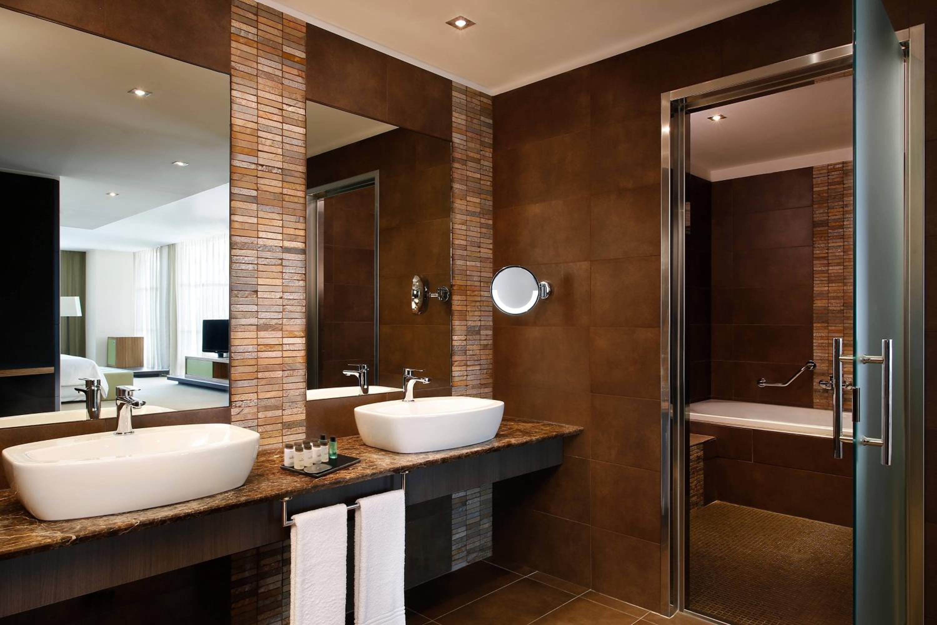 Diplomatic Suite thumbnail 5