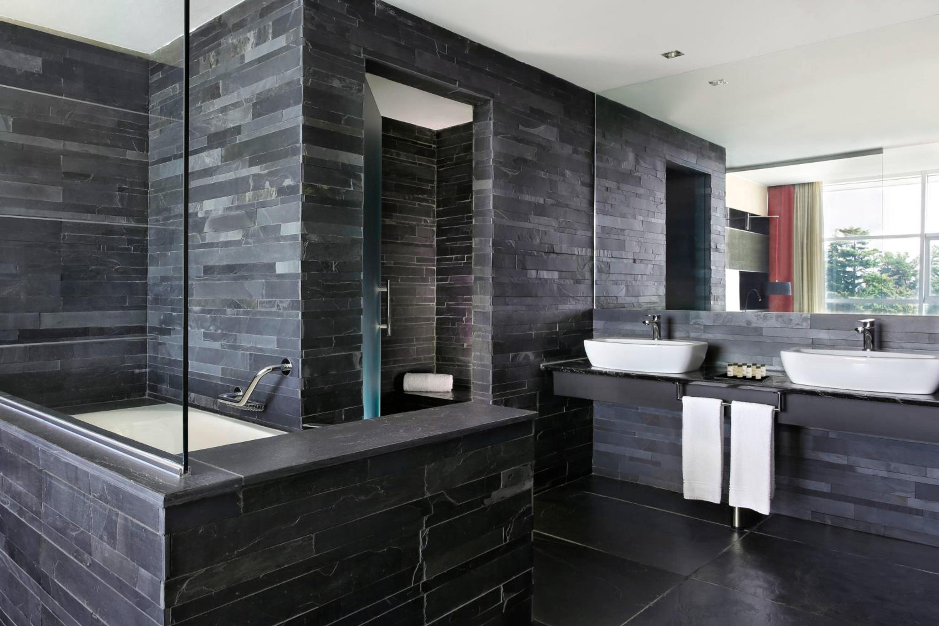 Presidential Suite thumbnail 5