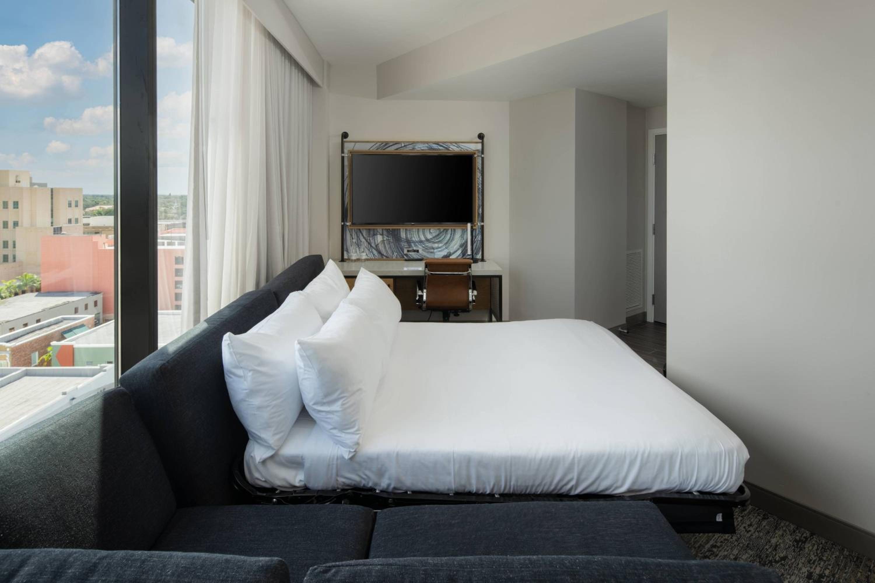 Night Owl King Balcony Suite, Junior Suite, 1 King, Sofabed - Photo 4