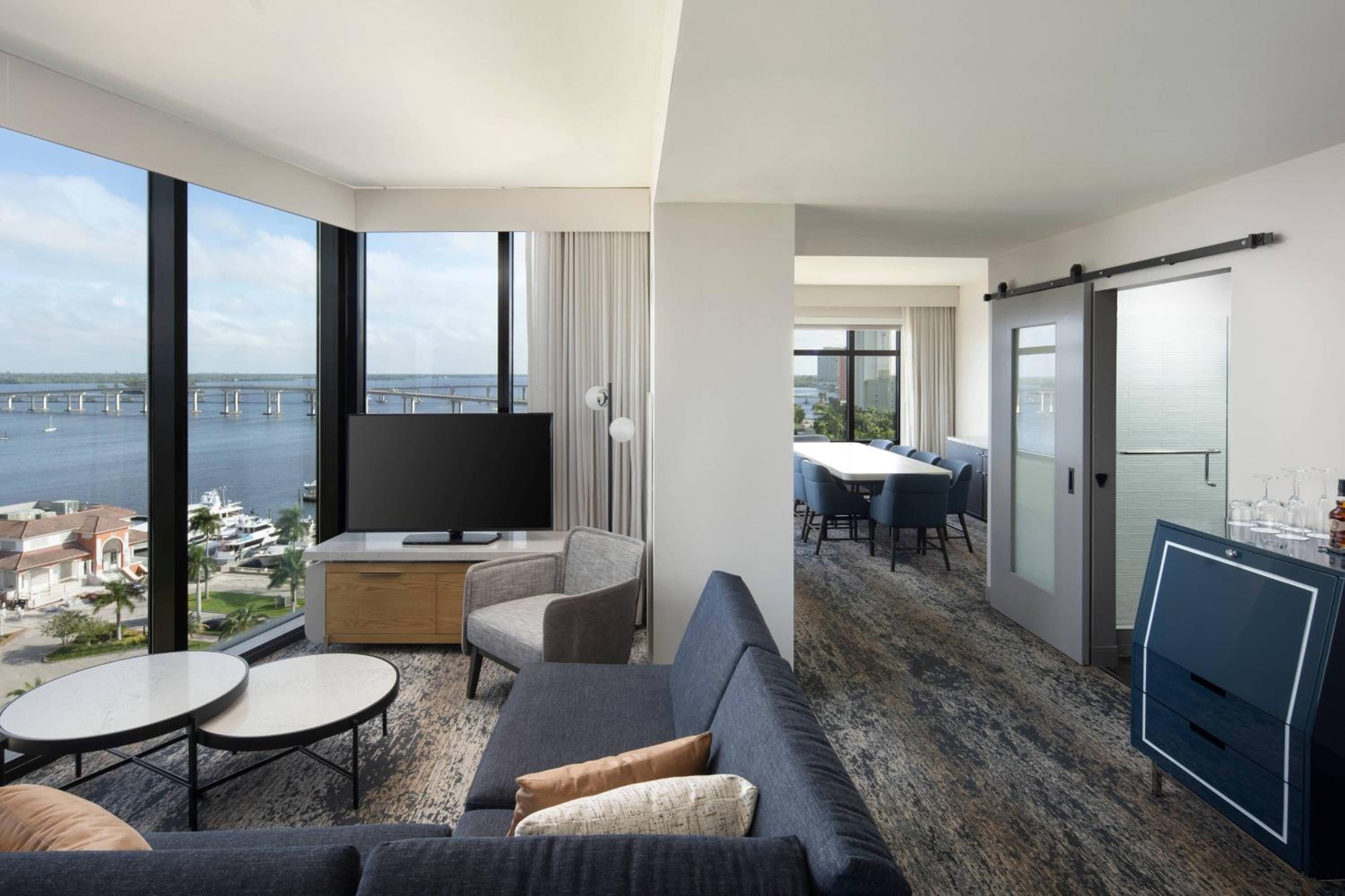 Grand Living-Dining Suite, 1 Bedroom Presidential Suite