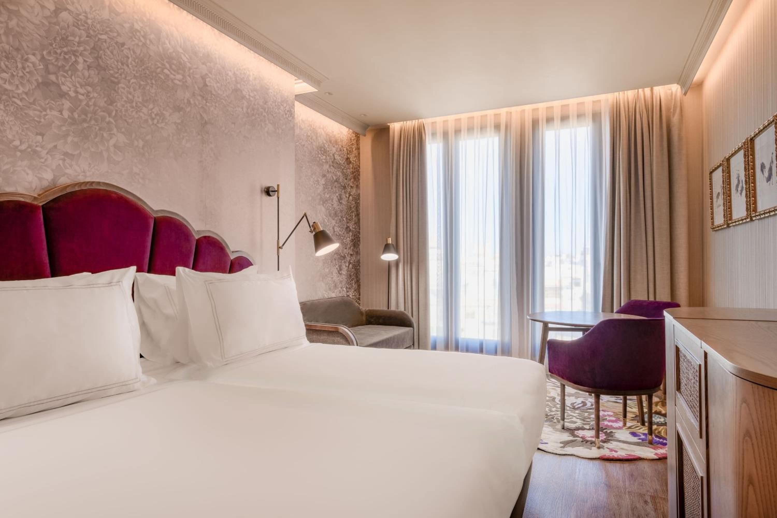 Grand Deluxe Twin Room with City View