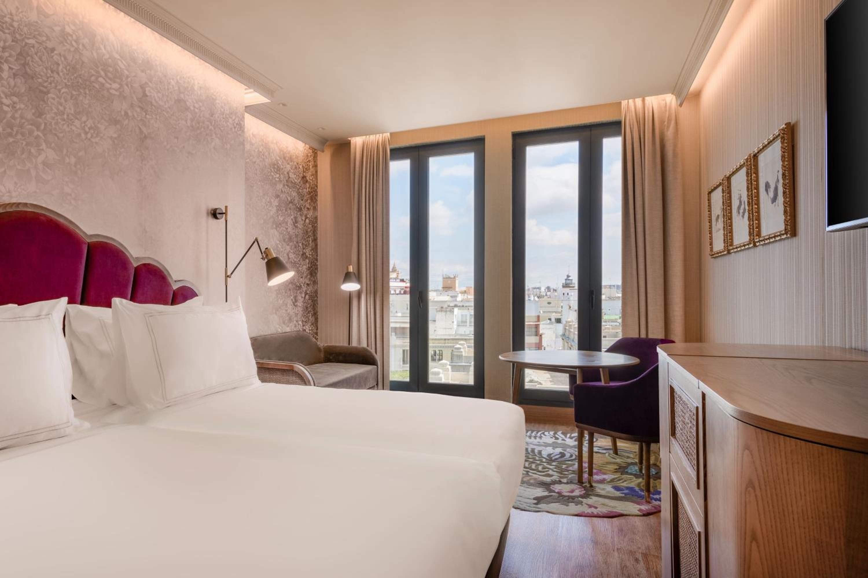 Grand Deluxe Twin Room with City View