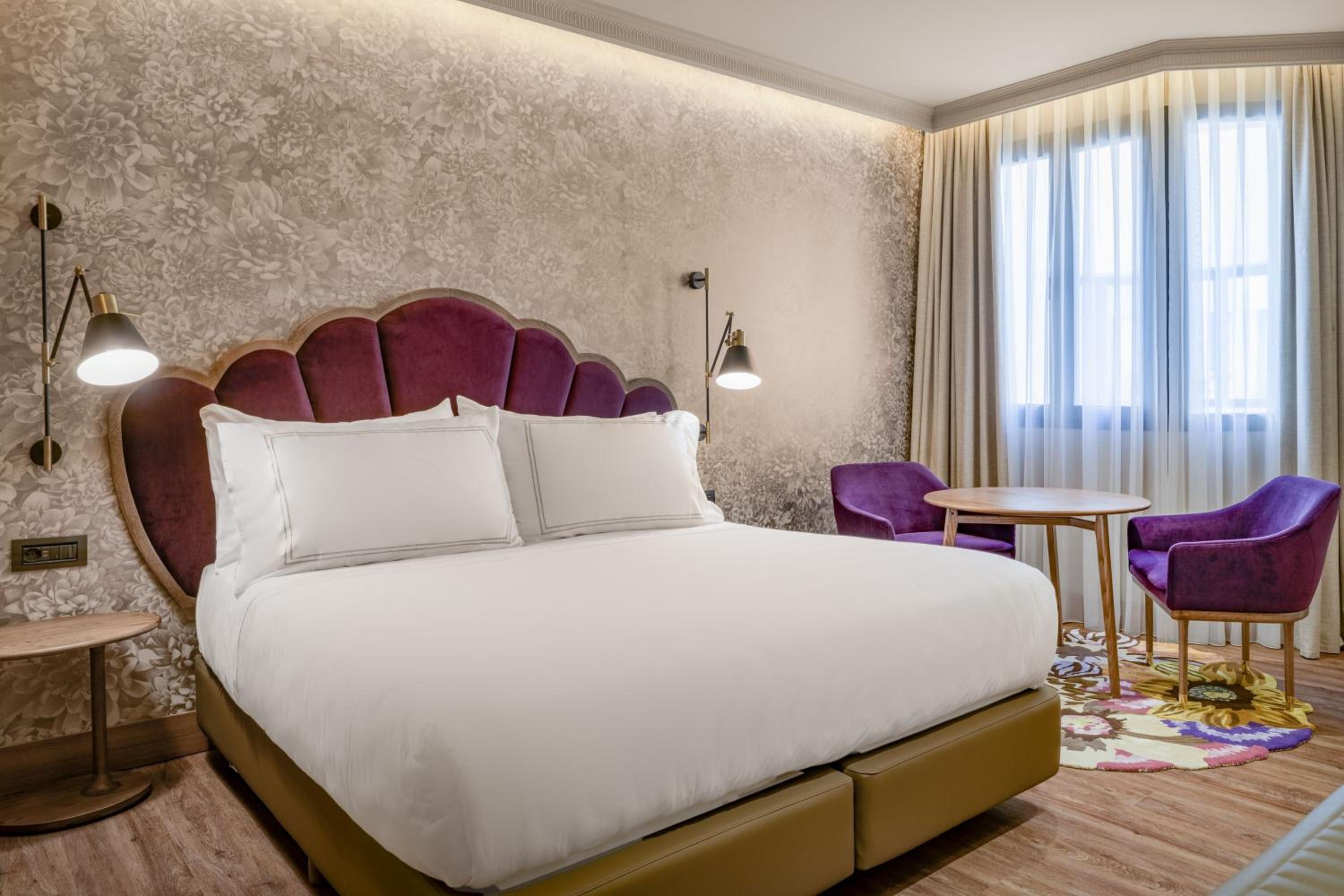 Deluxe Interior Queen Room
