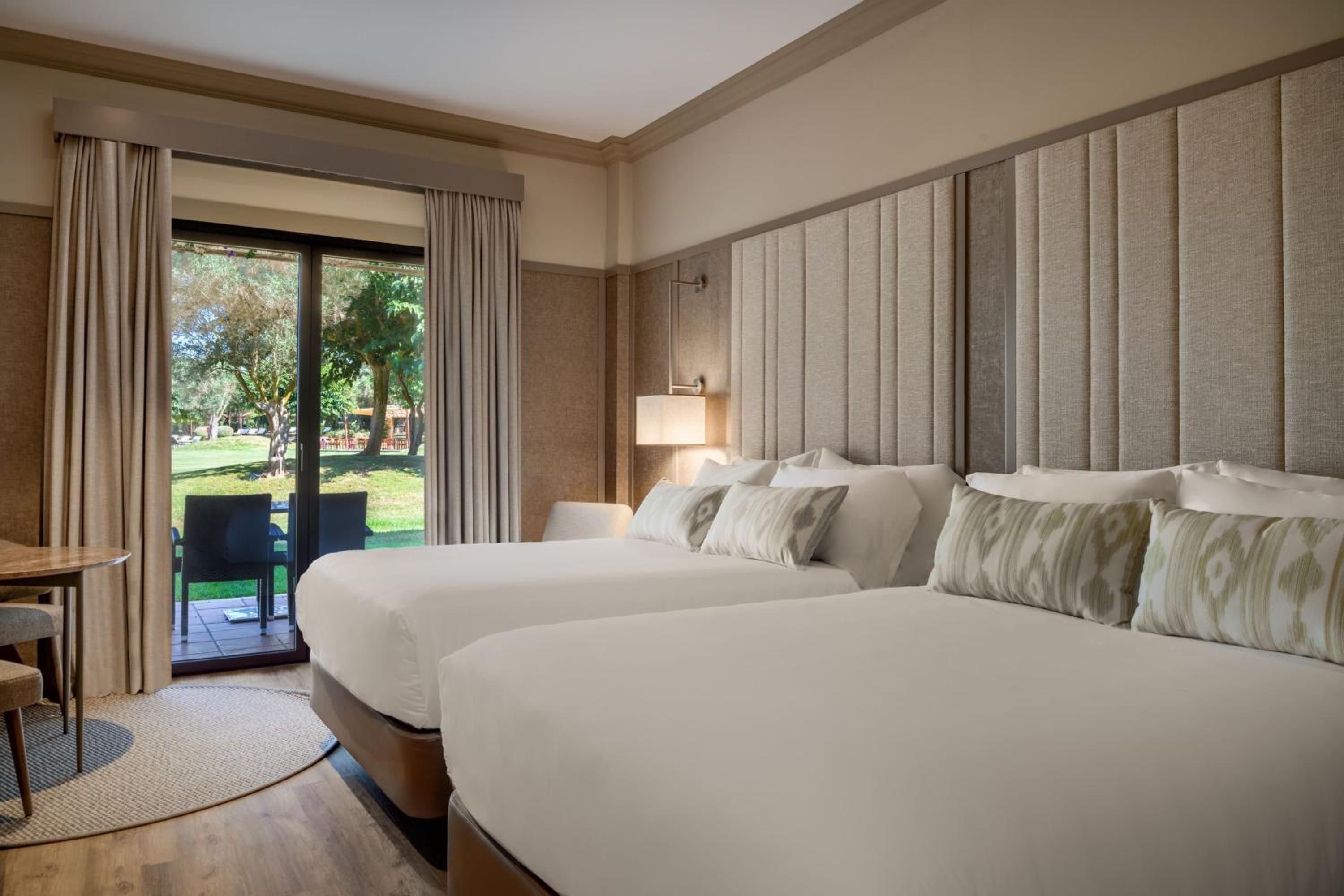 Deluxe Guest room, 2 Queen, Garden view, Terrace - Photo 1