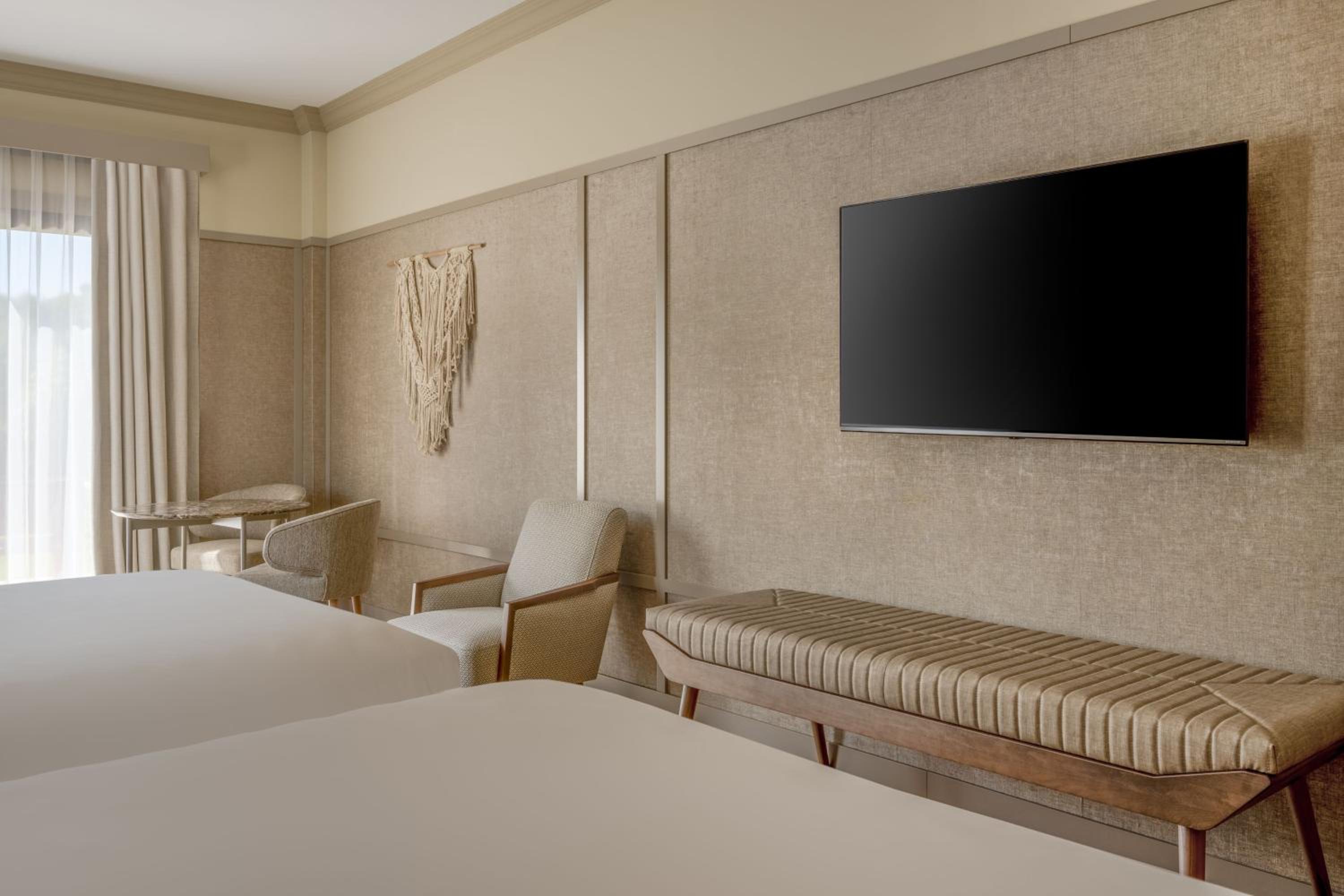 Deluxe Queen Room with Two Queen Beds and Terrace - Photo 3