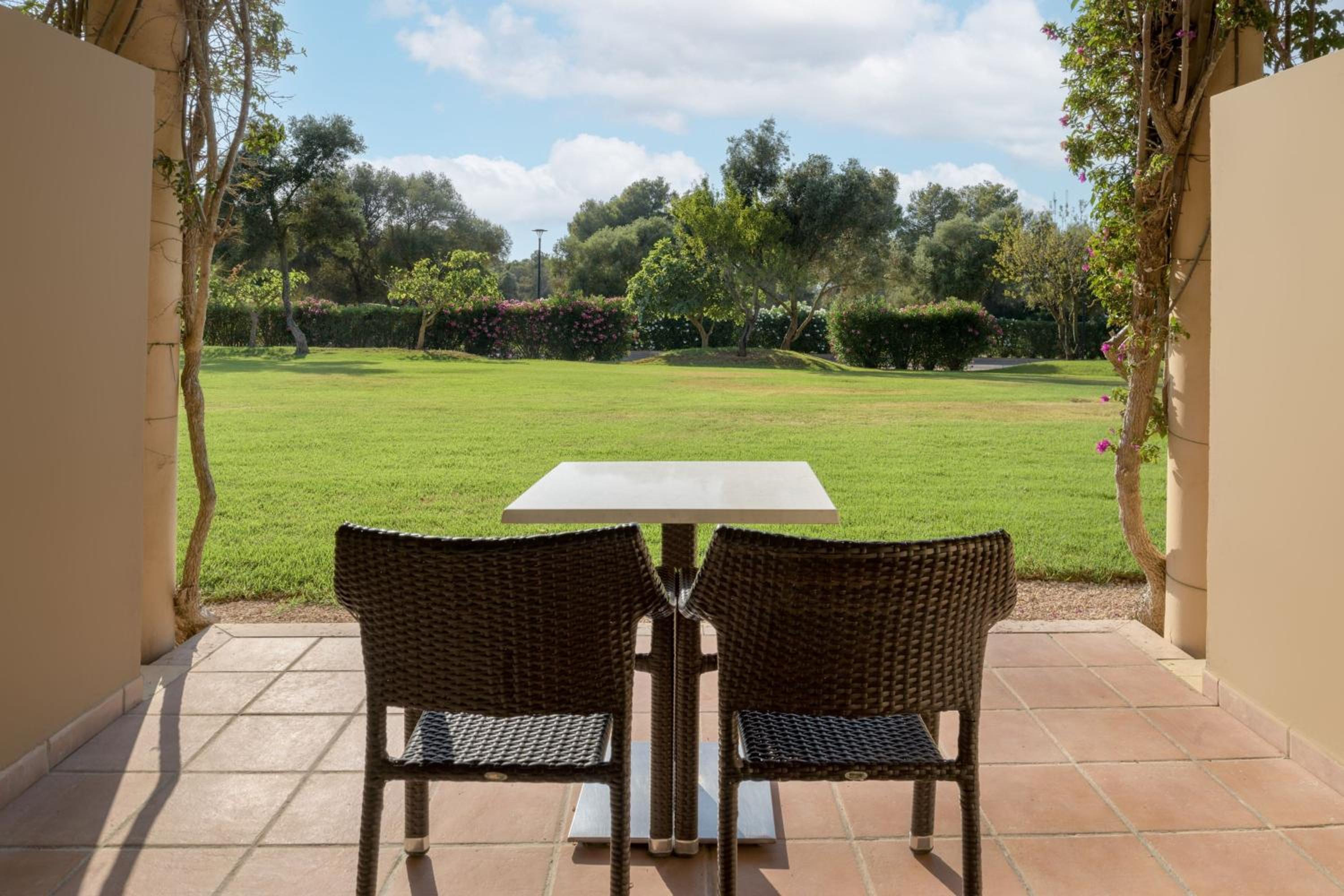 Deluxe Guest room, 2 Queen, Garden view, Terrace - Photo 5