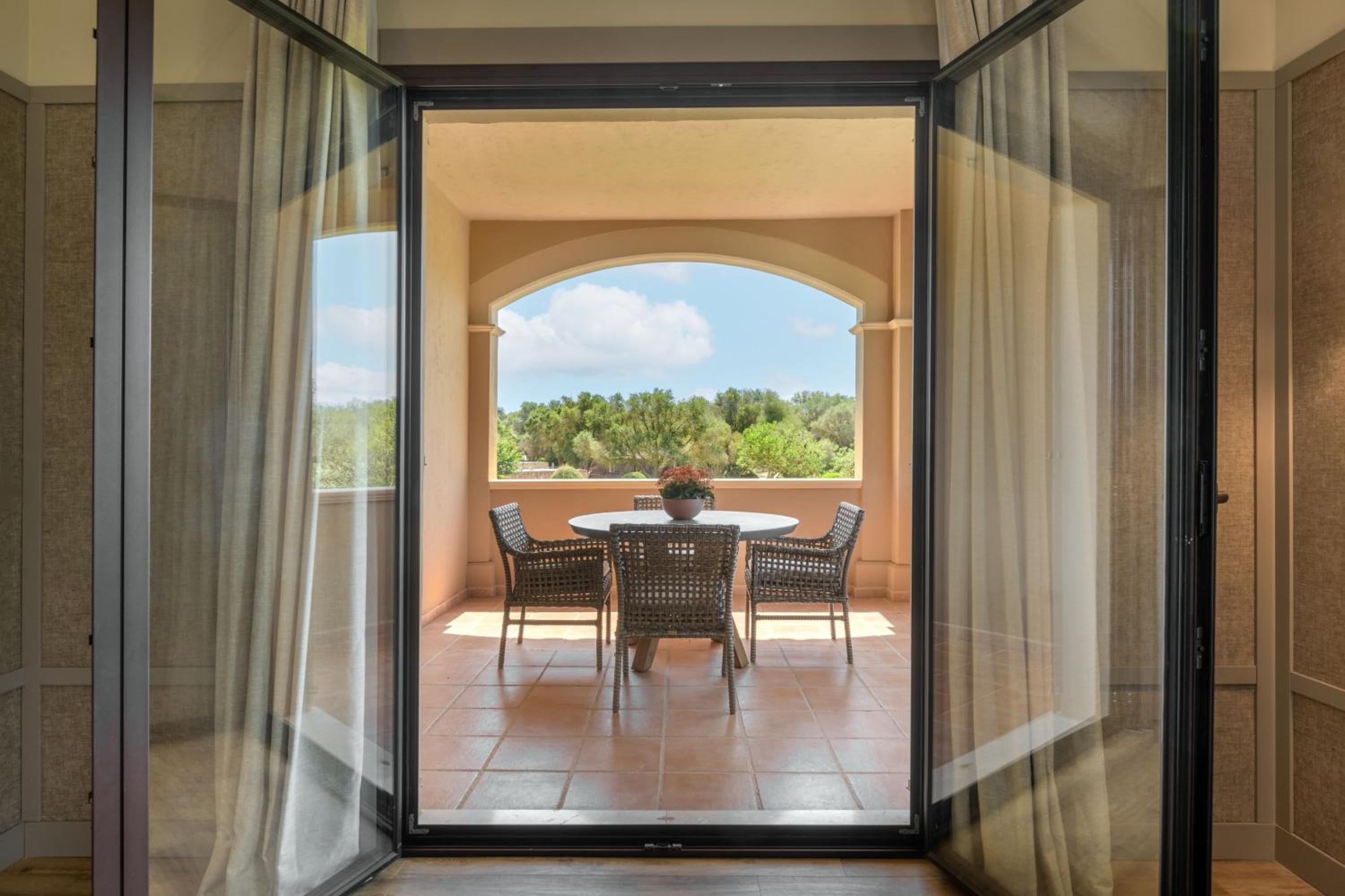 1 Bedroom Suite, 1 King, Garden view, Terrace photo 2