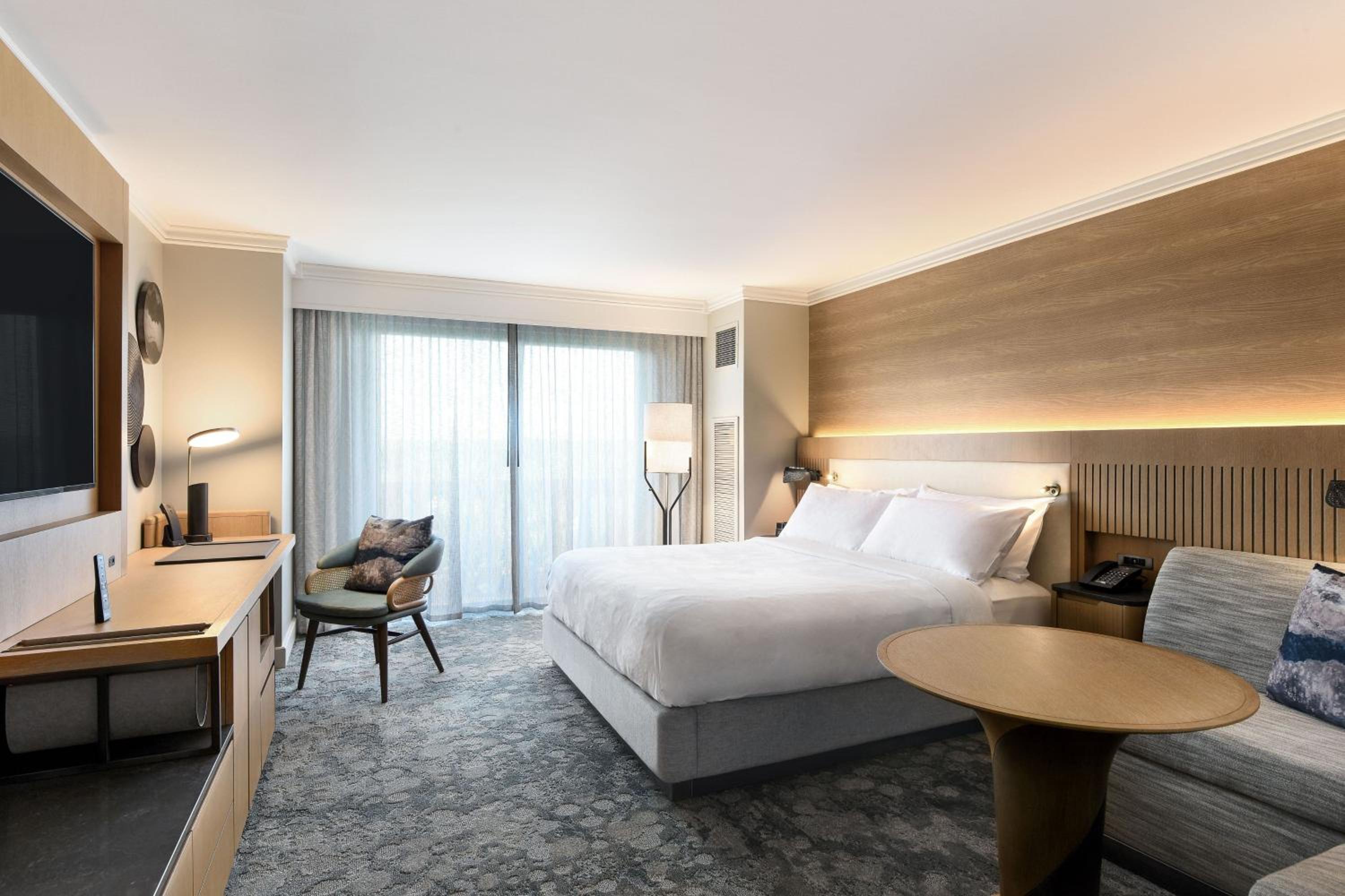 King Room with Sofa Bed/Resort View/Tub - Mobility/Hearing Accessible