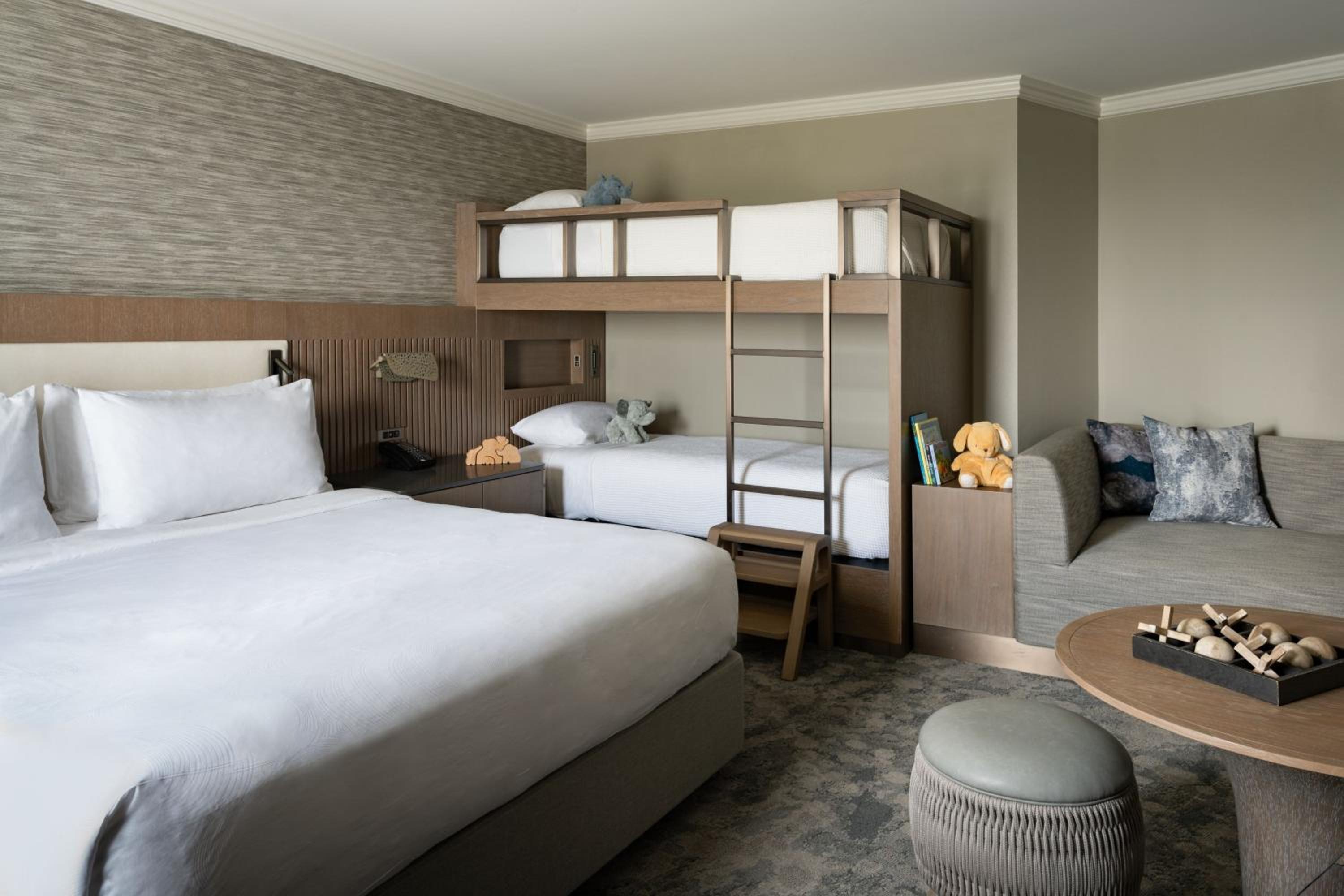 2-Bedroom Family Suite Bedroom 1: 1 King Bed, Bedroom 2: 1 King Bed and 2 Twin Bunk Beds, Lakefront View, Pool View photo 2