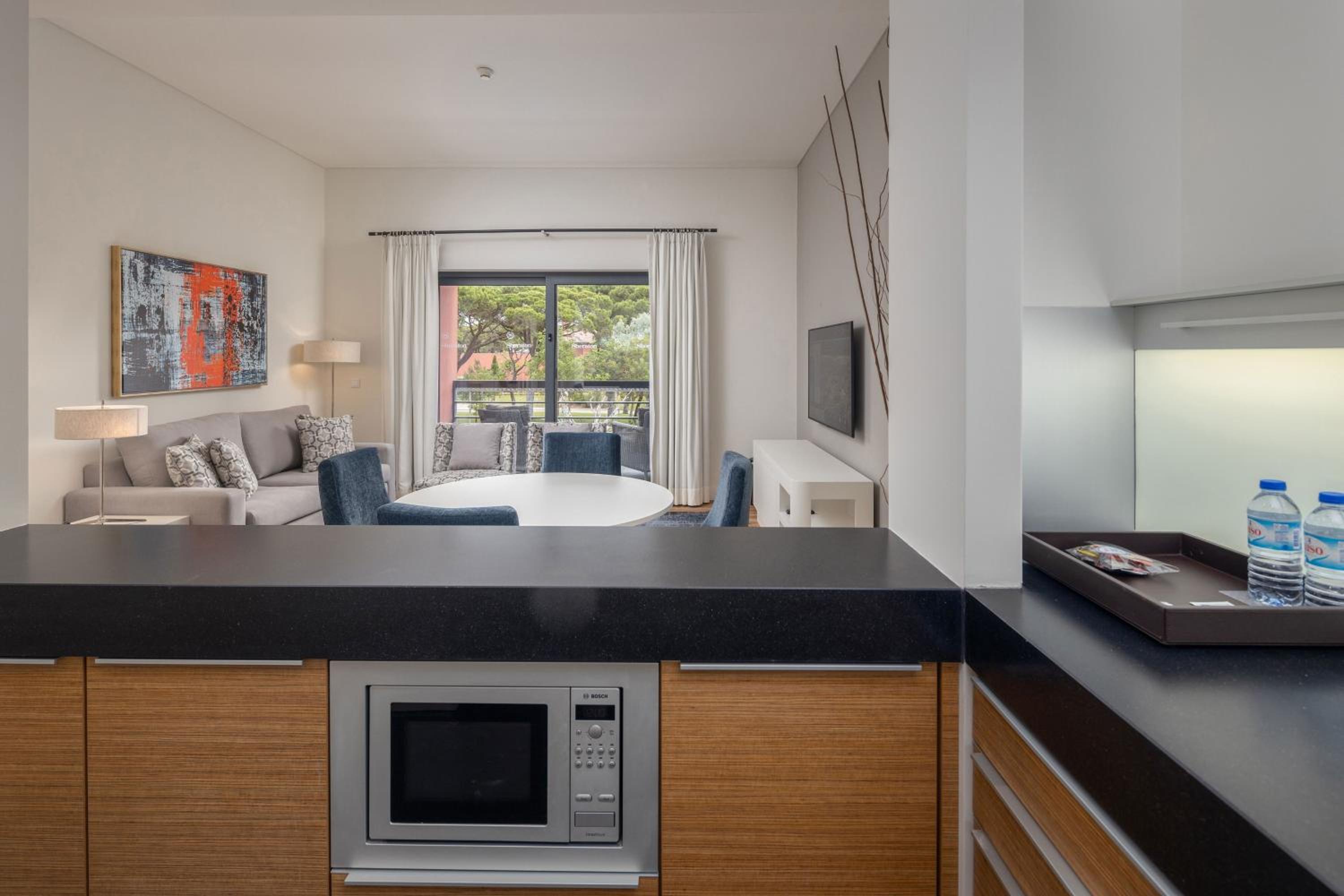 Premium Suite Room with Resort View - Photo 3