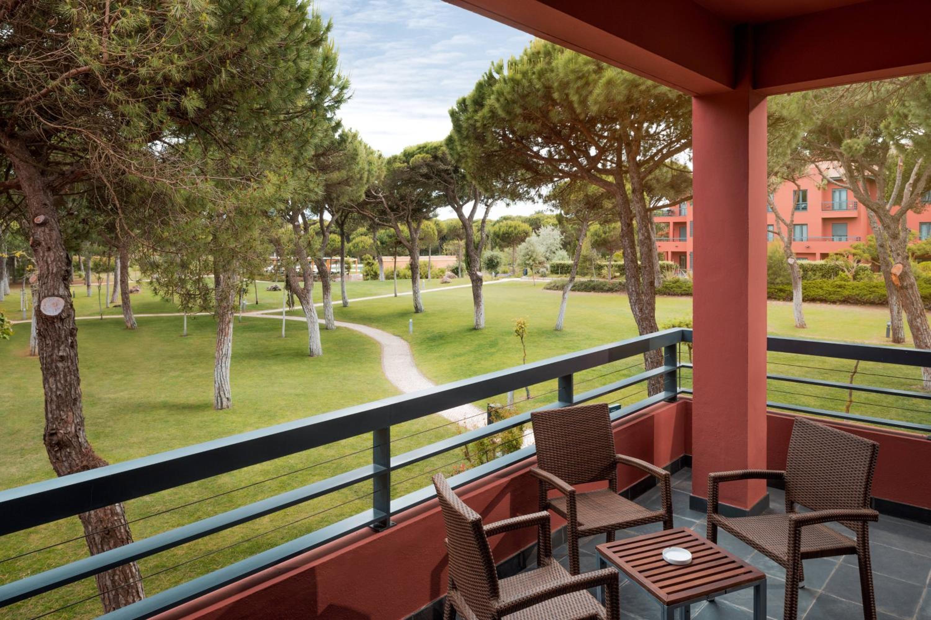 Superior Two-Bedroom Suite with Balcony and Garden View - Photo 4