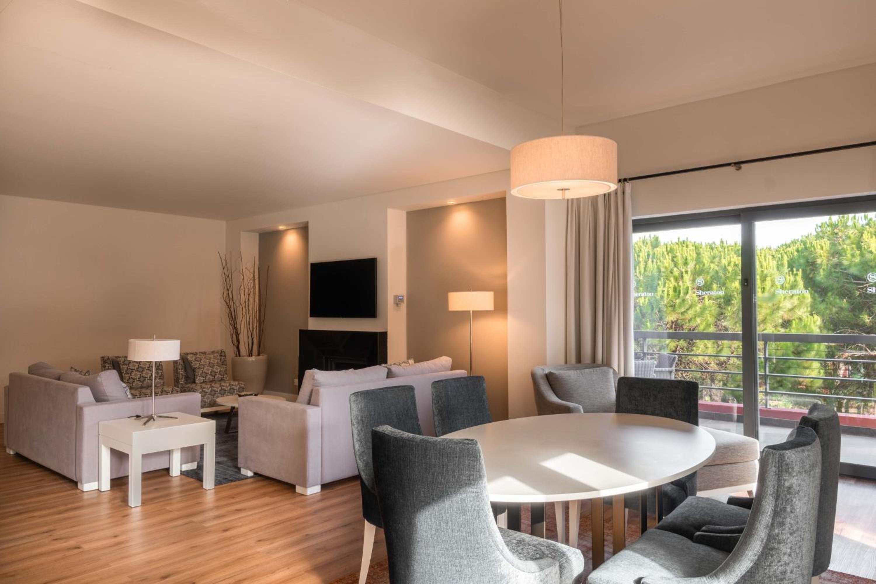 Superior Two-Bedroom Suite with Balcony and Garden View - Photo 1