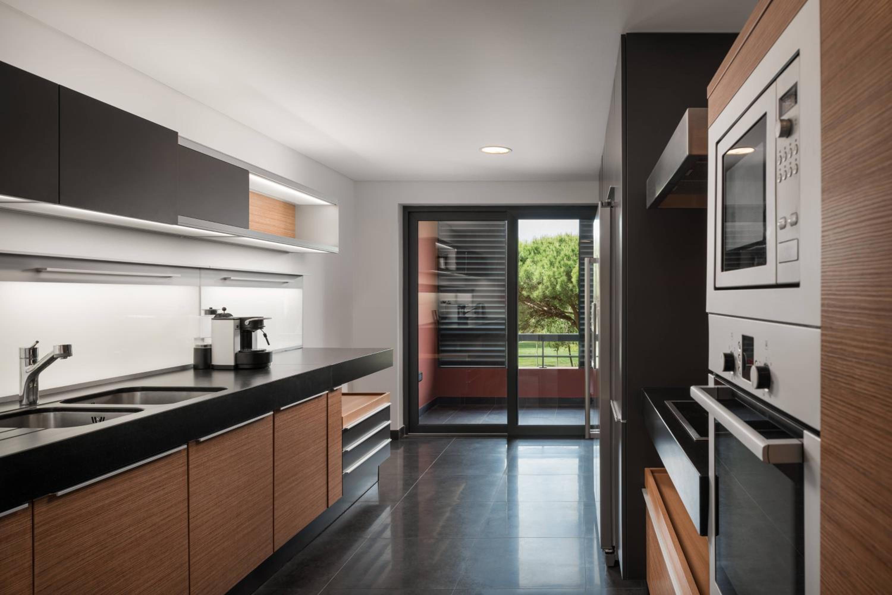 Three-Bedroom Residence with Garden View - Photo 2