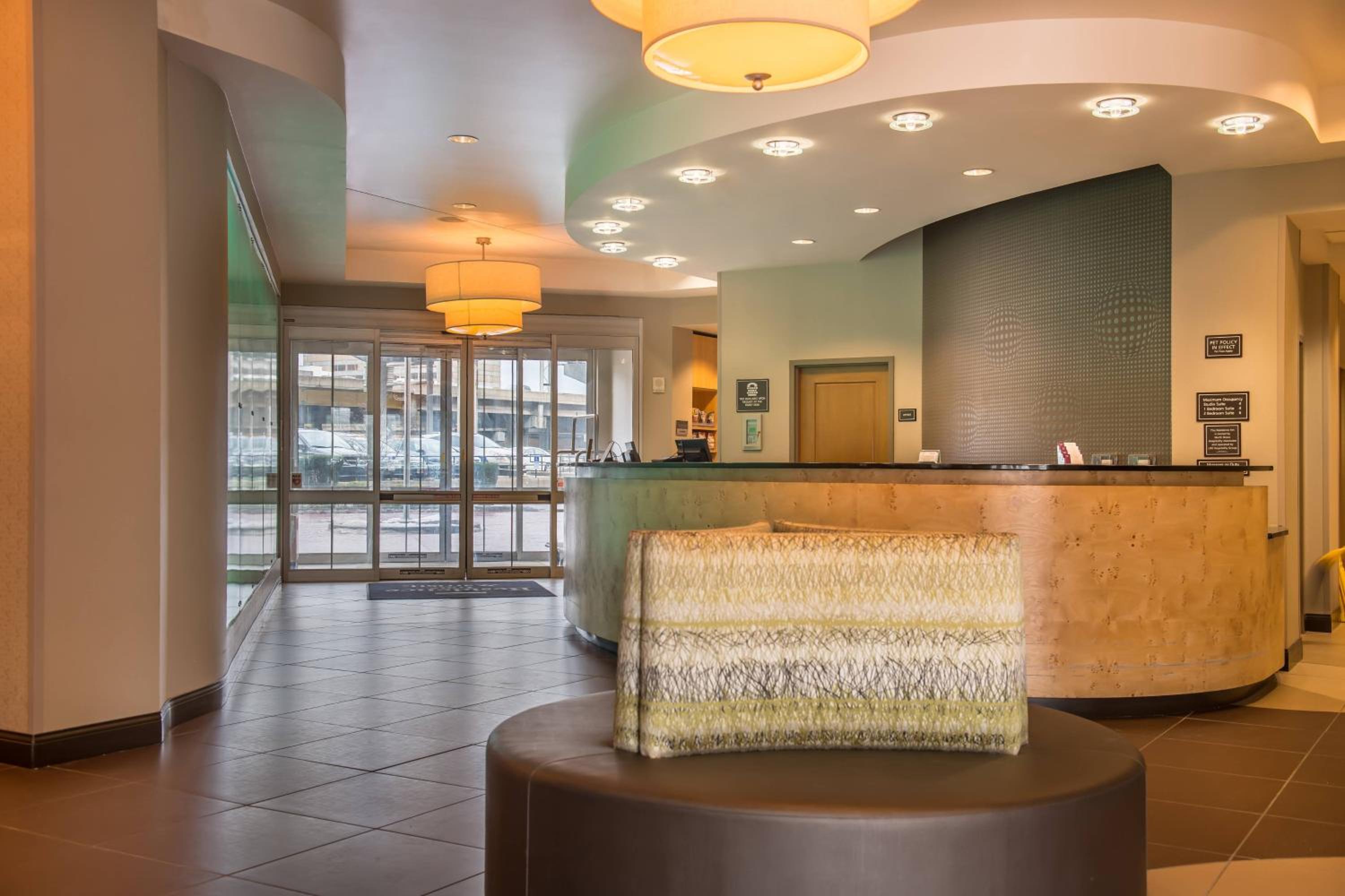 Executive Suite - Photo 15