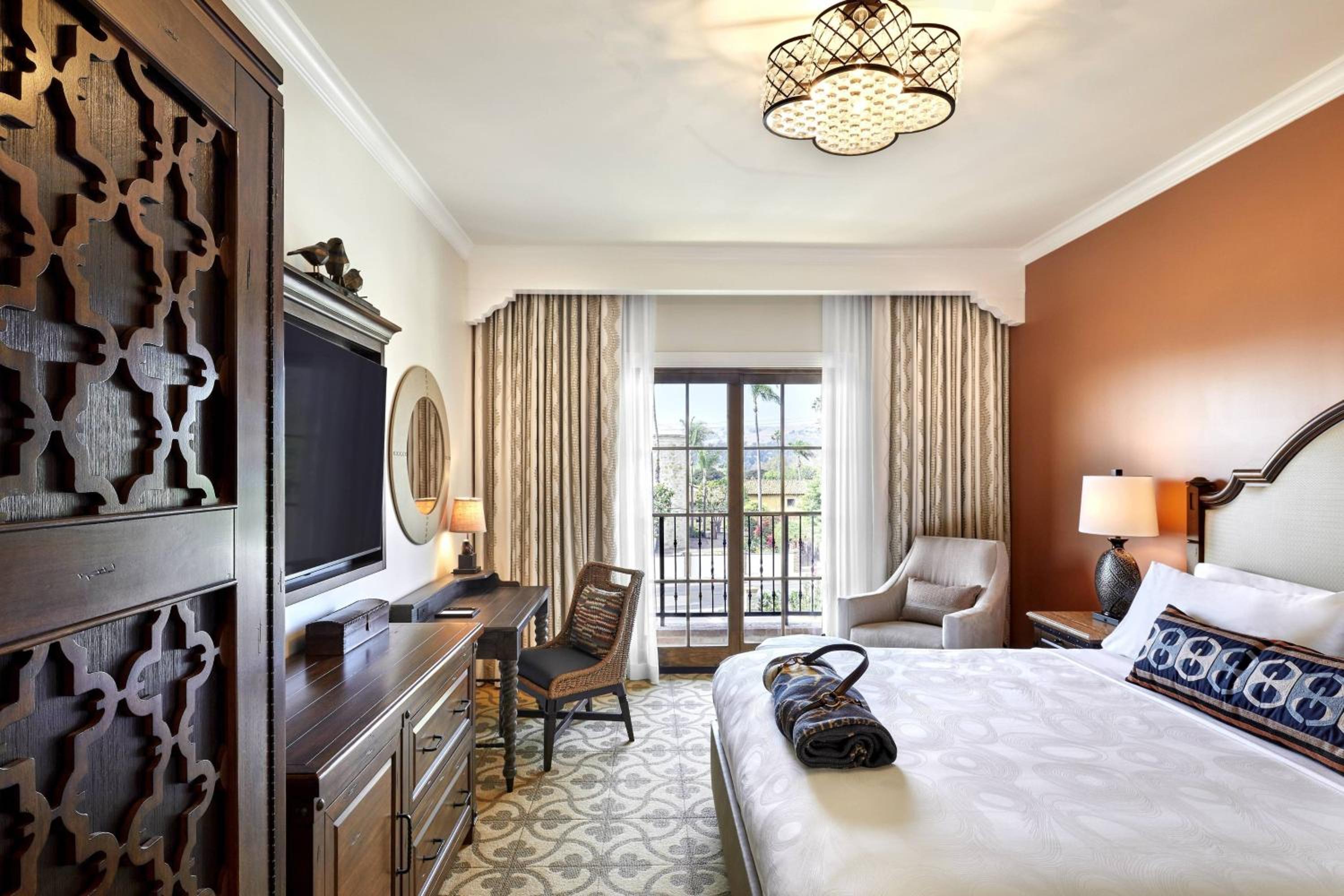 Guest room, 1 King, Balcony - Photo 1