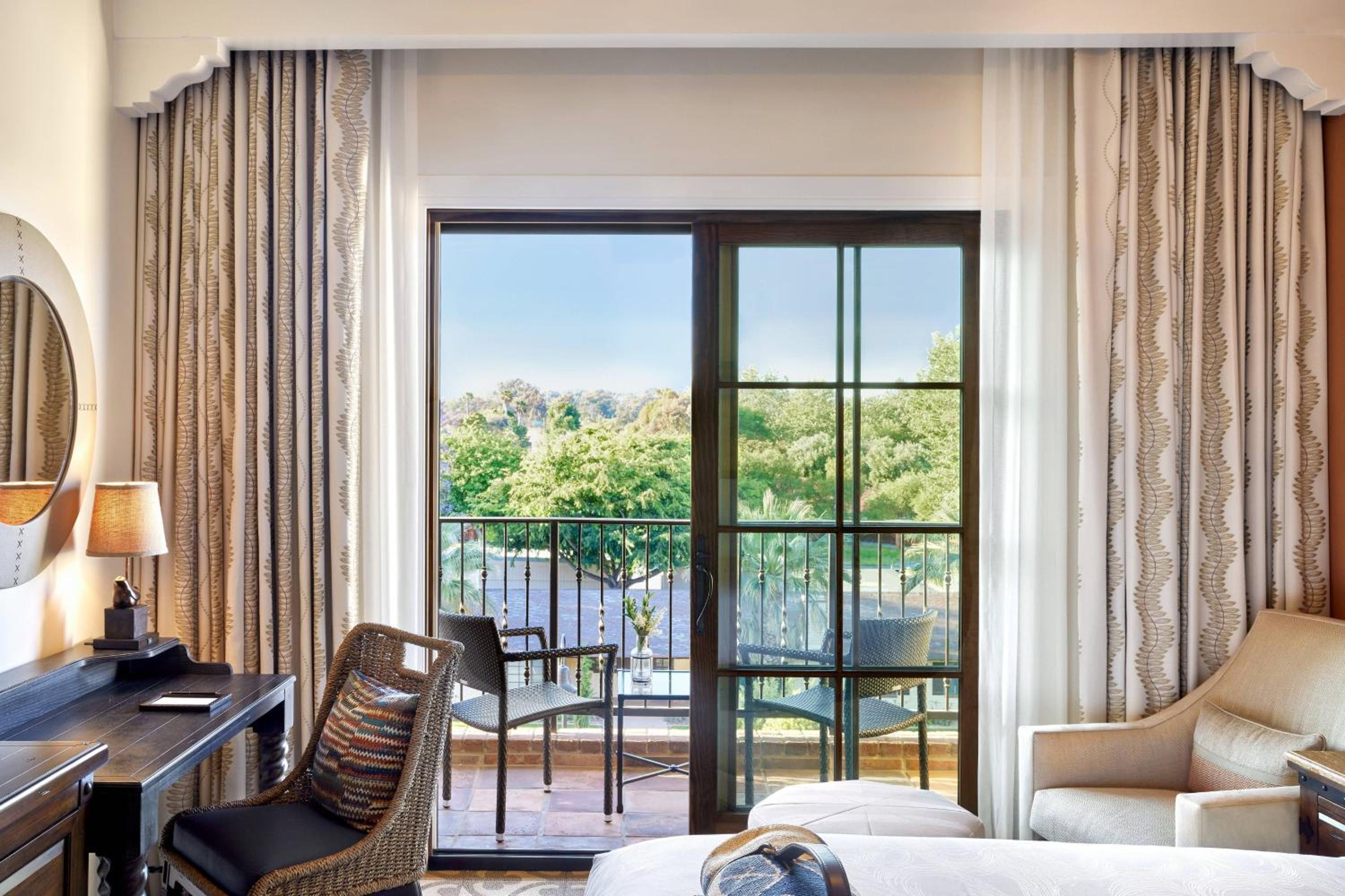 Guest room, 1 King, Balcony - Photo 2