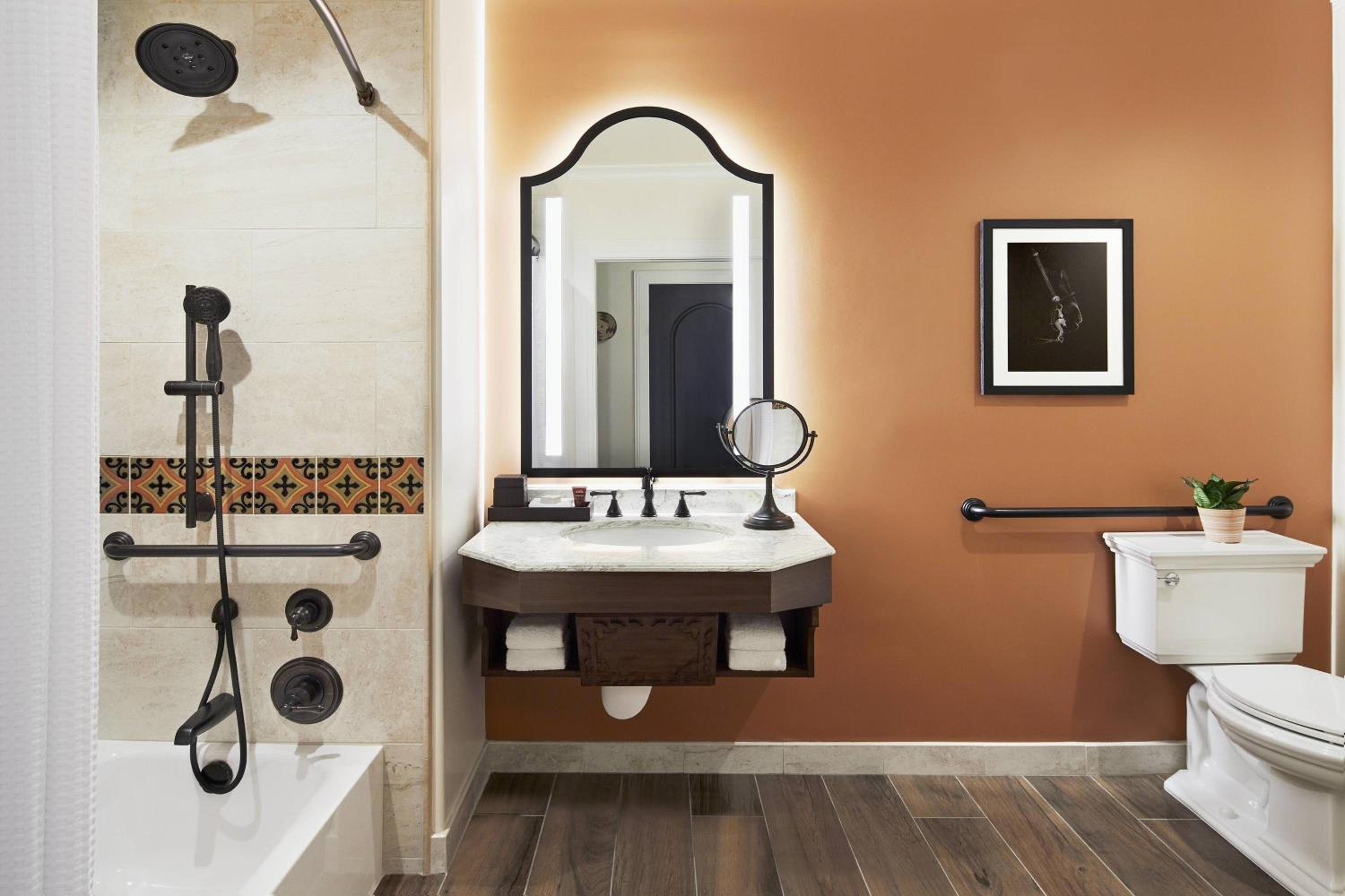 Guest Room, 1 King - Photo 2