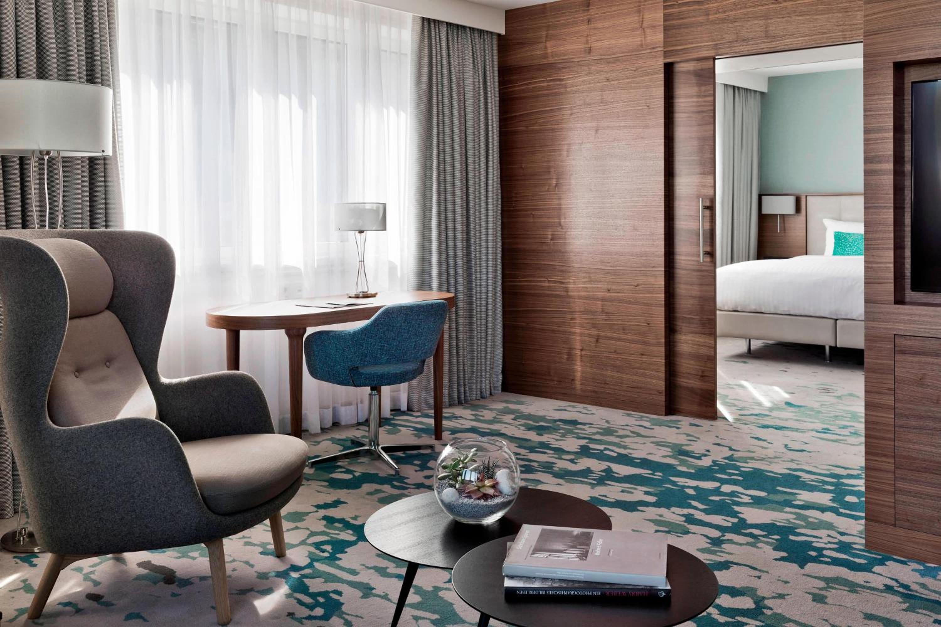 Park Suite, M Club lounge access, 1 Bedroom Suite, 1 King - Photo 1