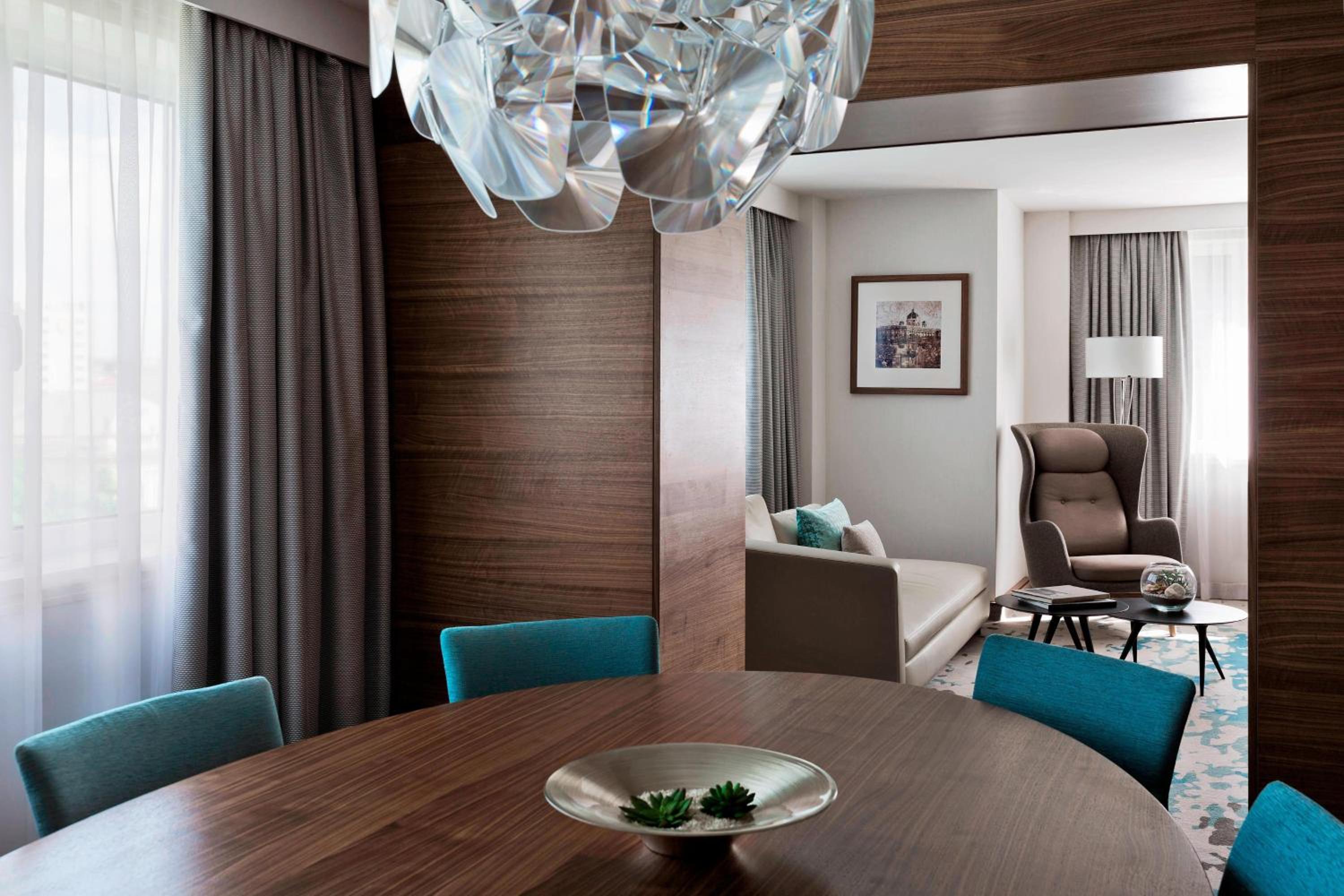 Park Suite, M Club lounge access, 1 Bedroom Suite, 1 King - Photo 10