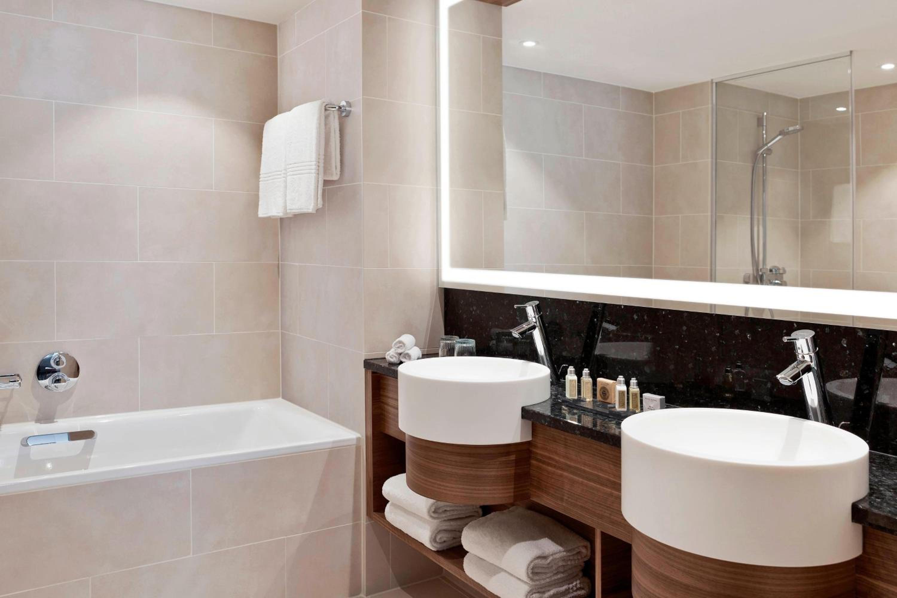 Panorama Two-Bedroom Suite - M Club Lounge Access - Photo 5