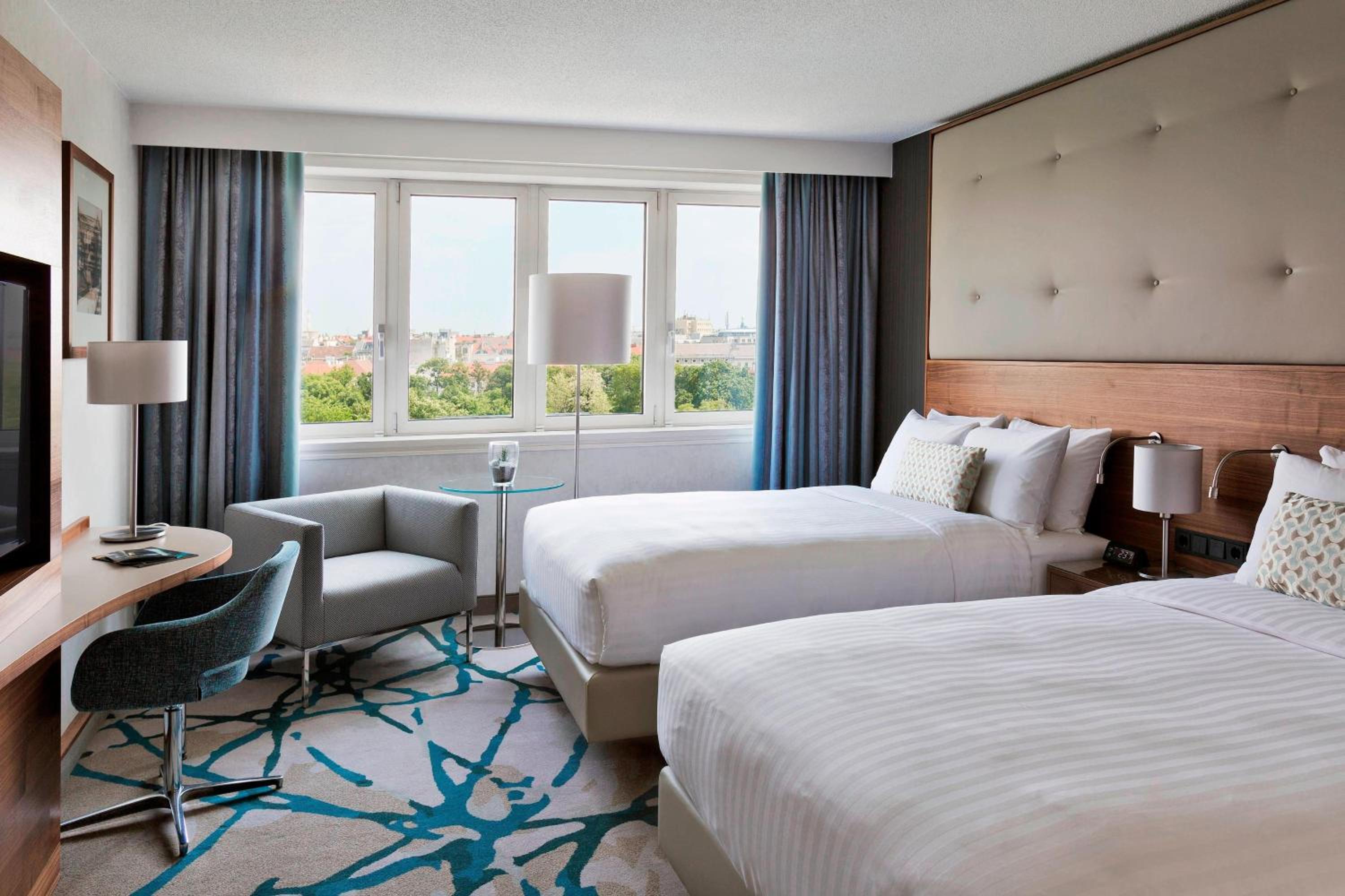 Superior Double Room with Two Double Beds and Park View - Photo 1