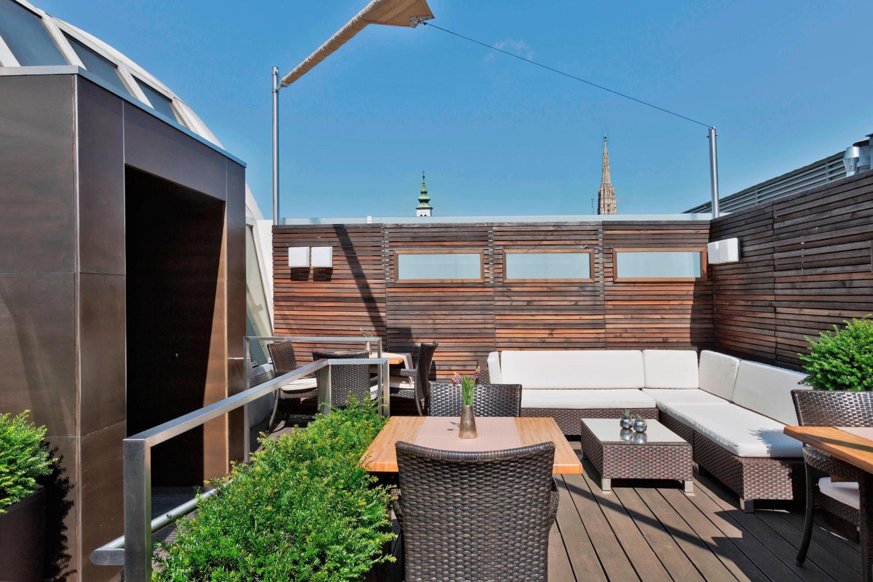 Executive Room, M Club lounge access, Guest room, 1 King - Photo 7