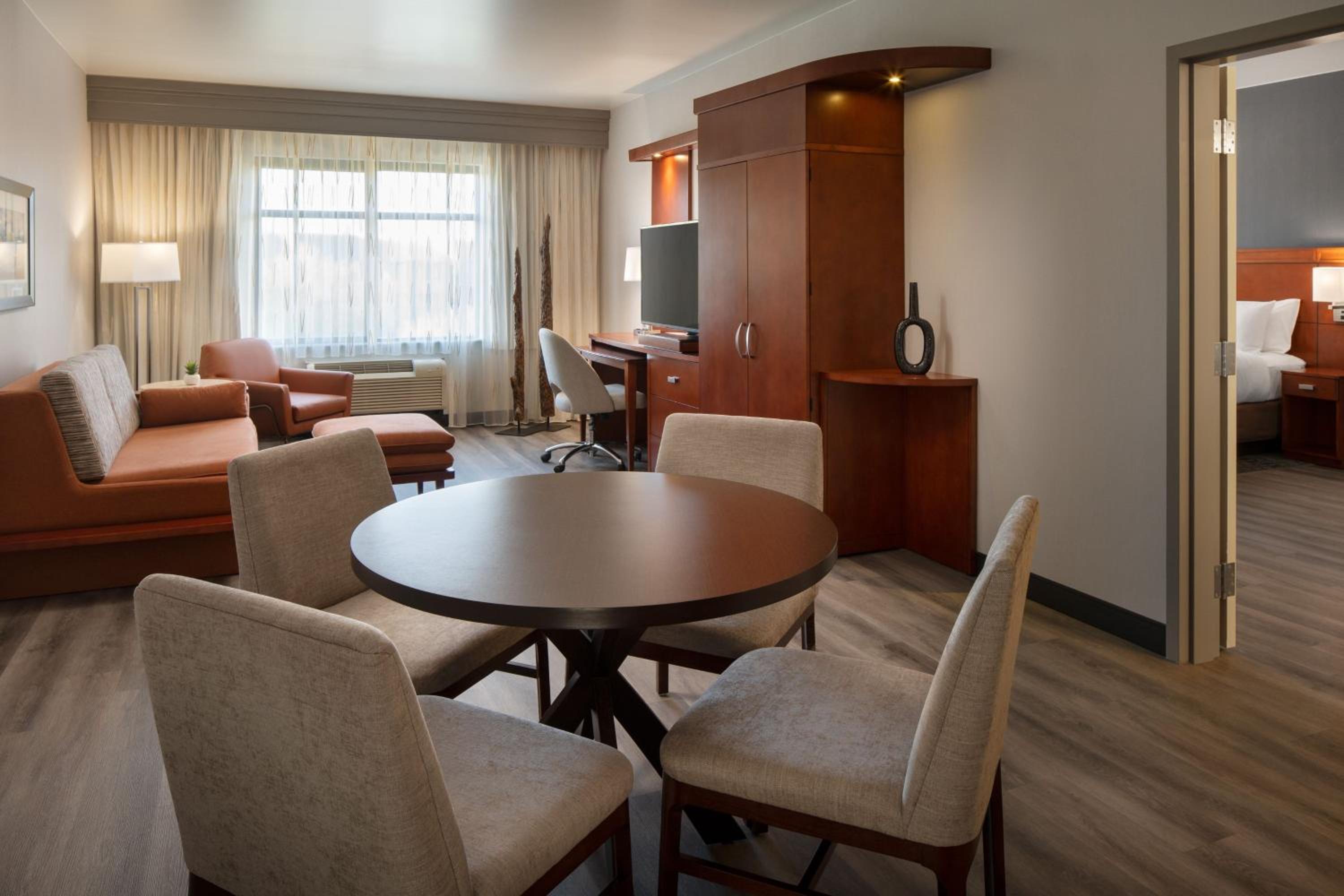 One-Bedroom King Suite with Sofa Bed - Photo 5