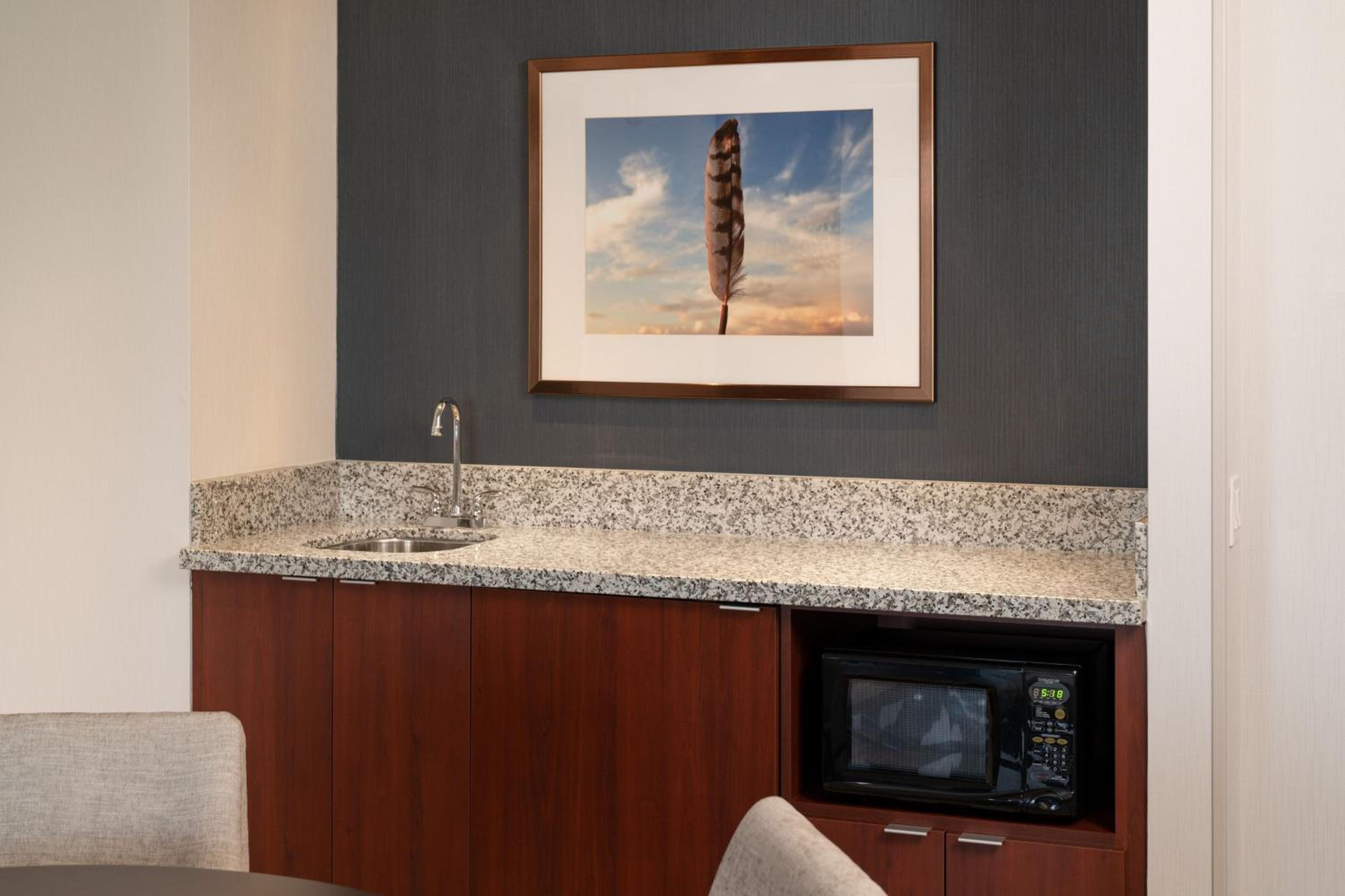 One-Bedroom King Suite with Sofa Bed - Photo 4