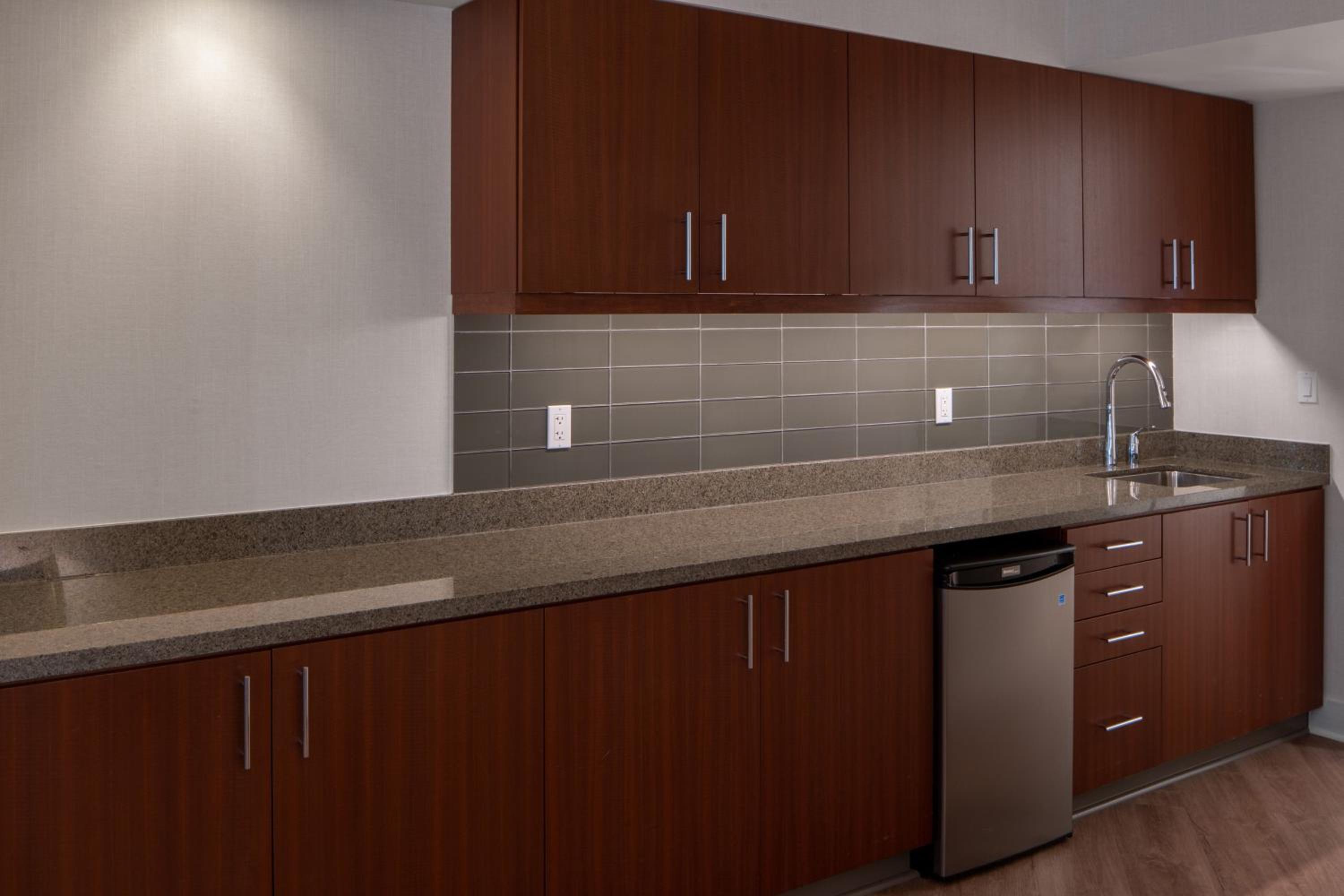 Executive King Suite with Balcony - Photo 4